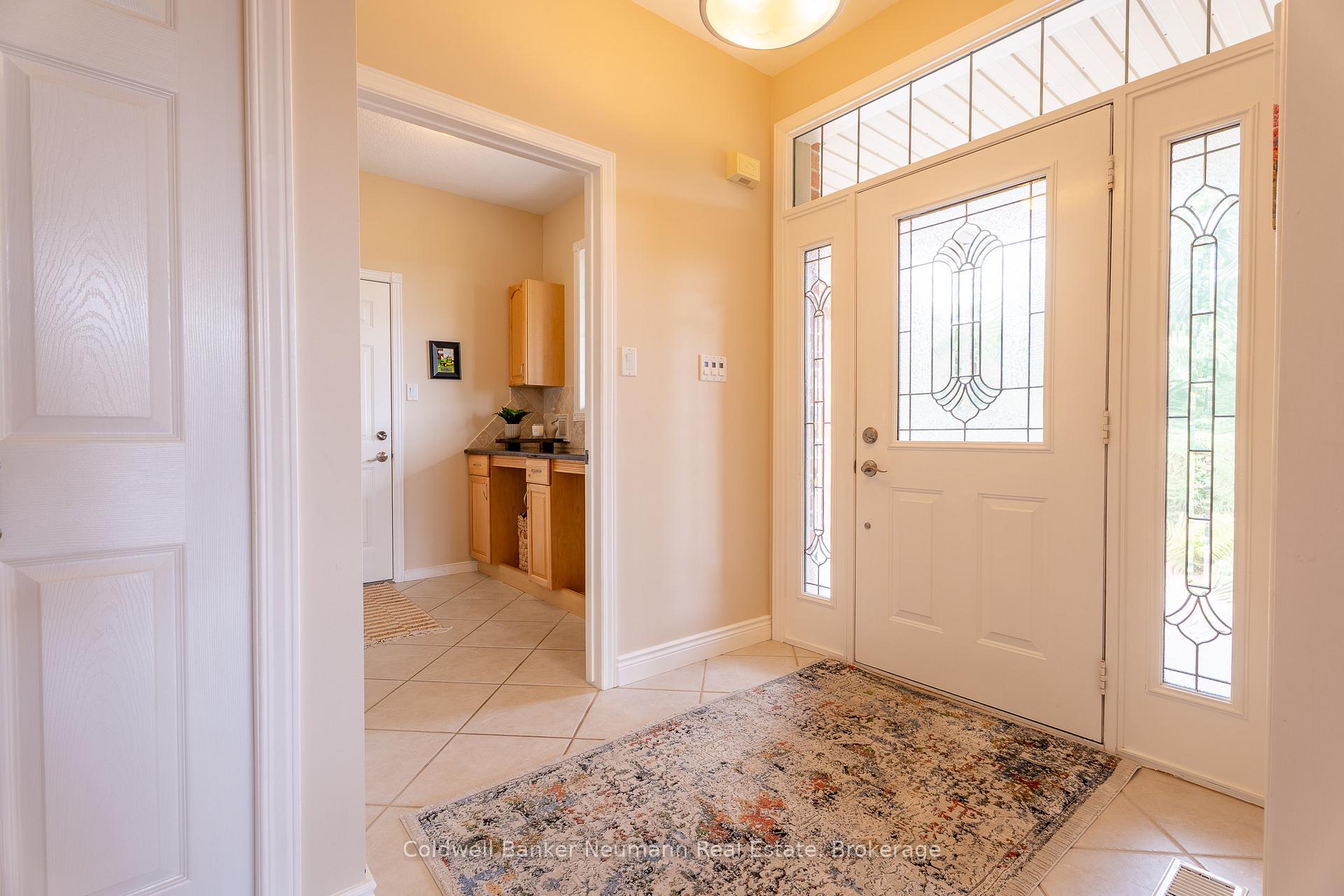 Photo 5 of 7677 Maltby Road E, Puslinch, Aberfoyle — HOMEH