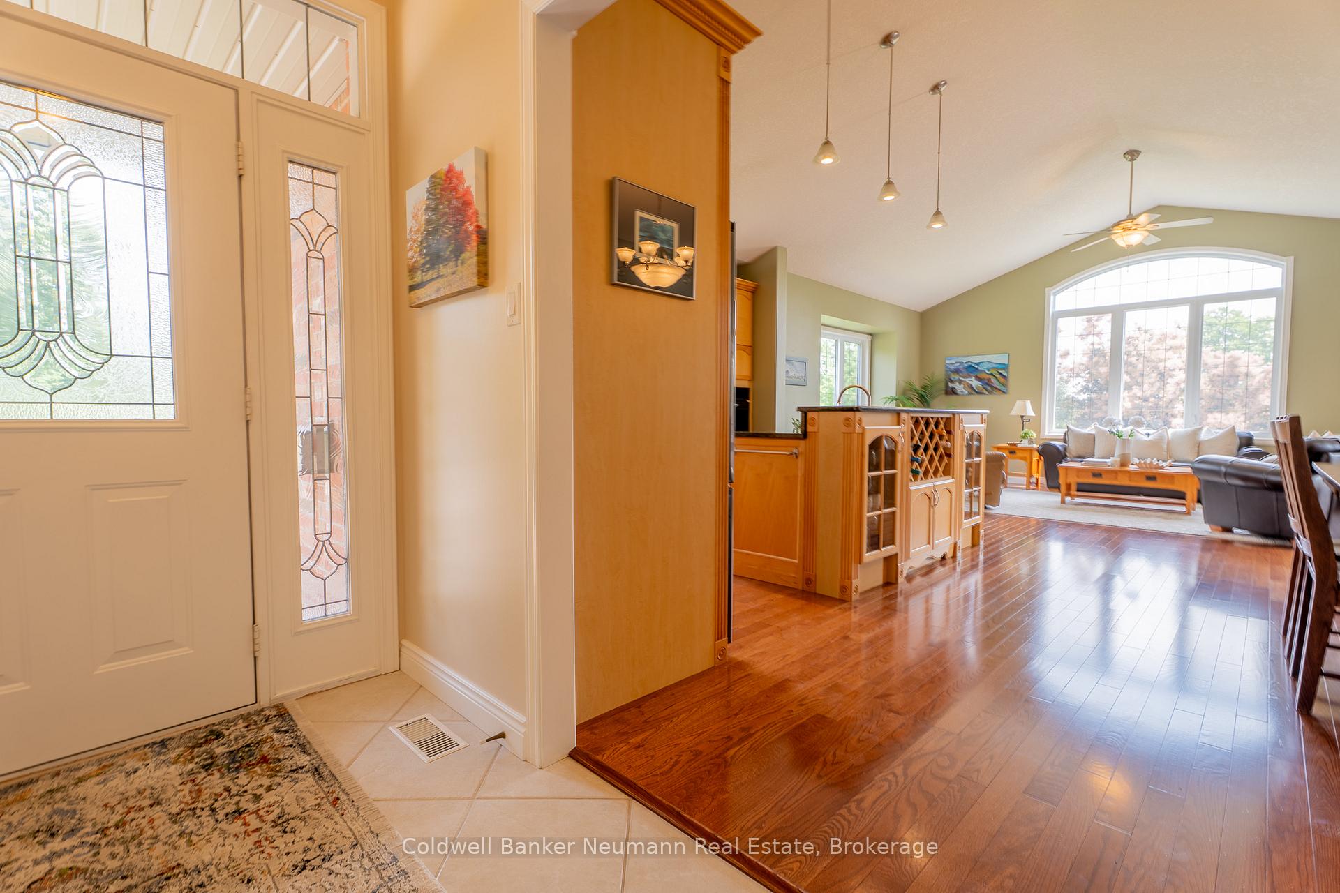 Photo 6 of 7677 Maltby Road E, Puslinch, Aberfoyle — HOMEH