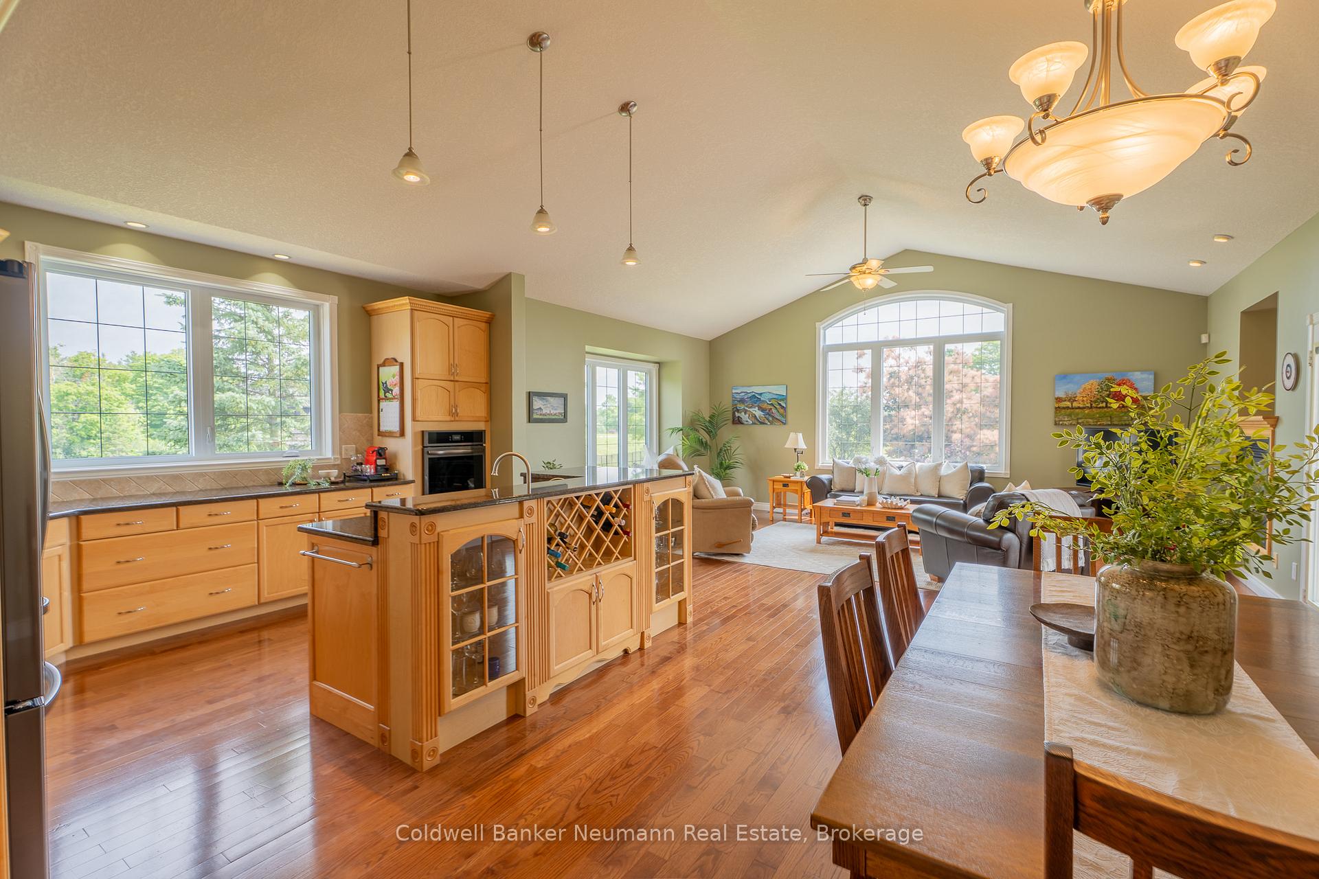 Photo 7 of 7677 Maltby Road E, Puslinch, Aberfoyle — HOMEH