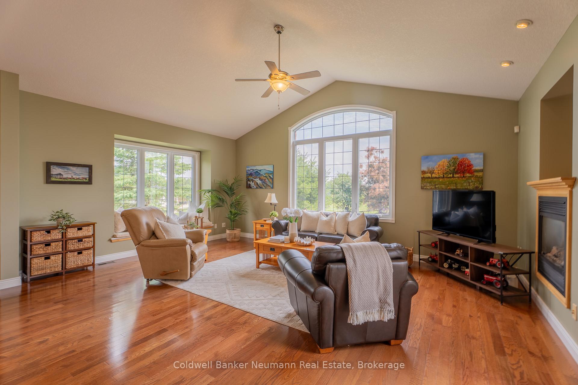 Photo 8 of 7677 Maltby Road E, Puslinch, Aberfoyle — HOMEH