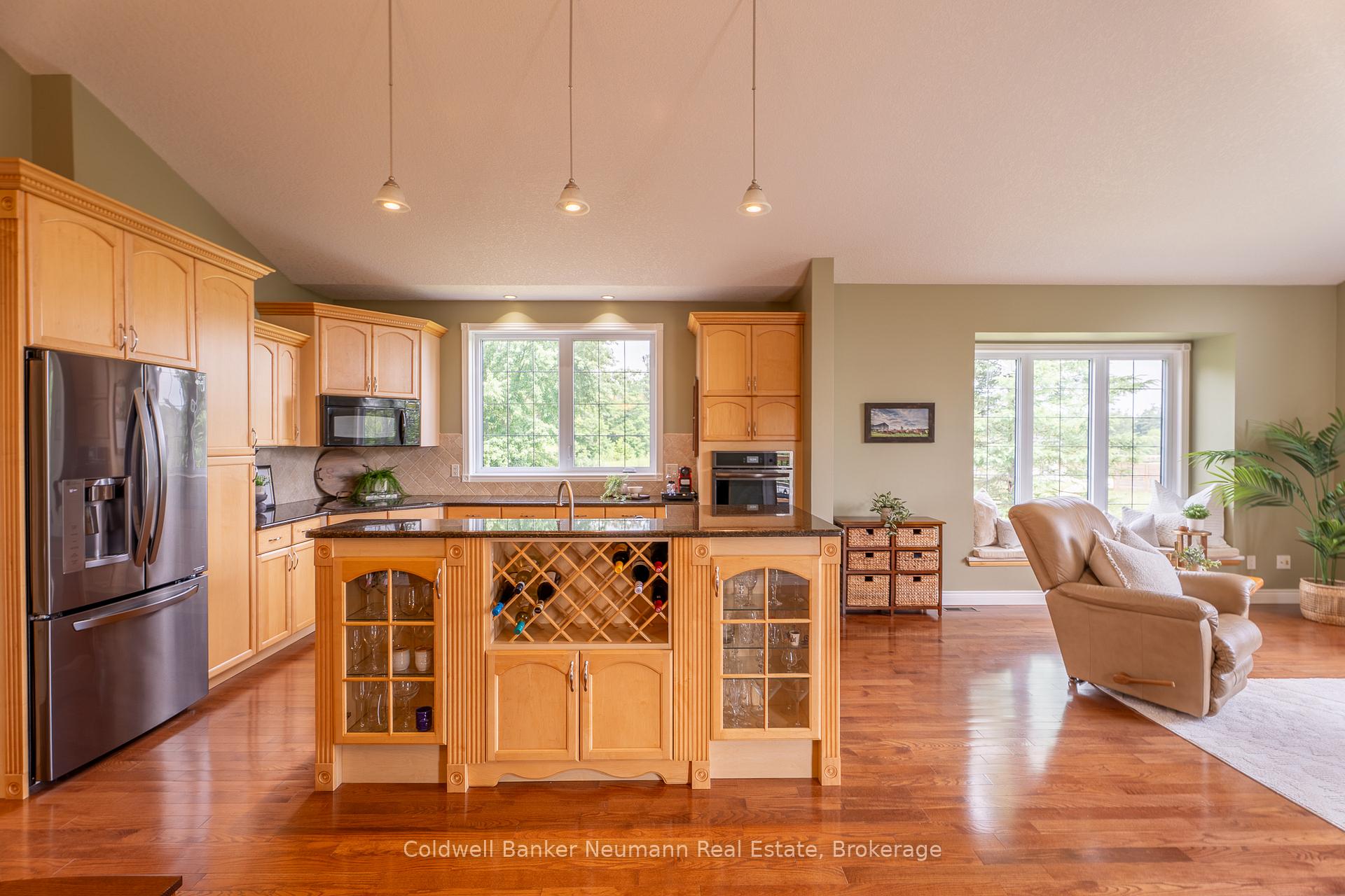 Photo 12 of 7677 Maltby Road E, Puslinch, Aberfoyle — HOMEH