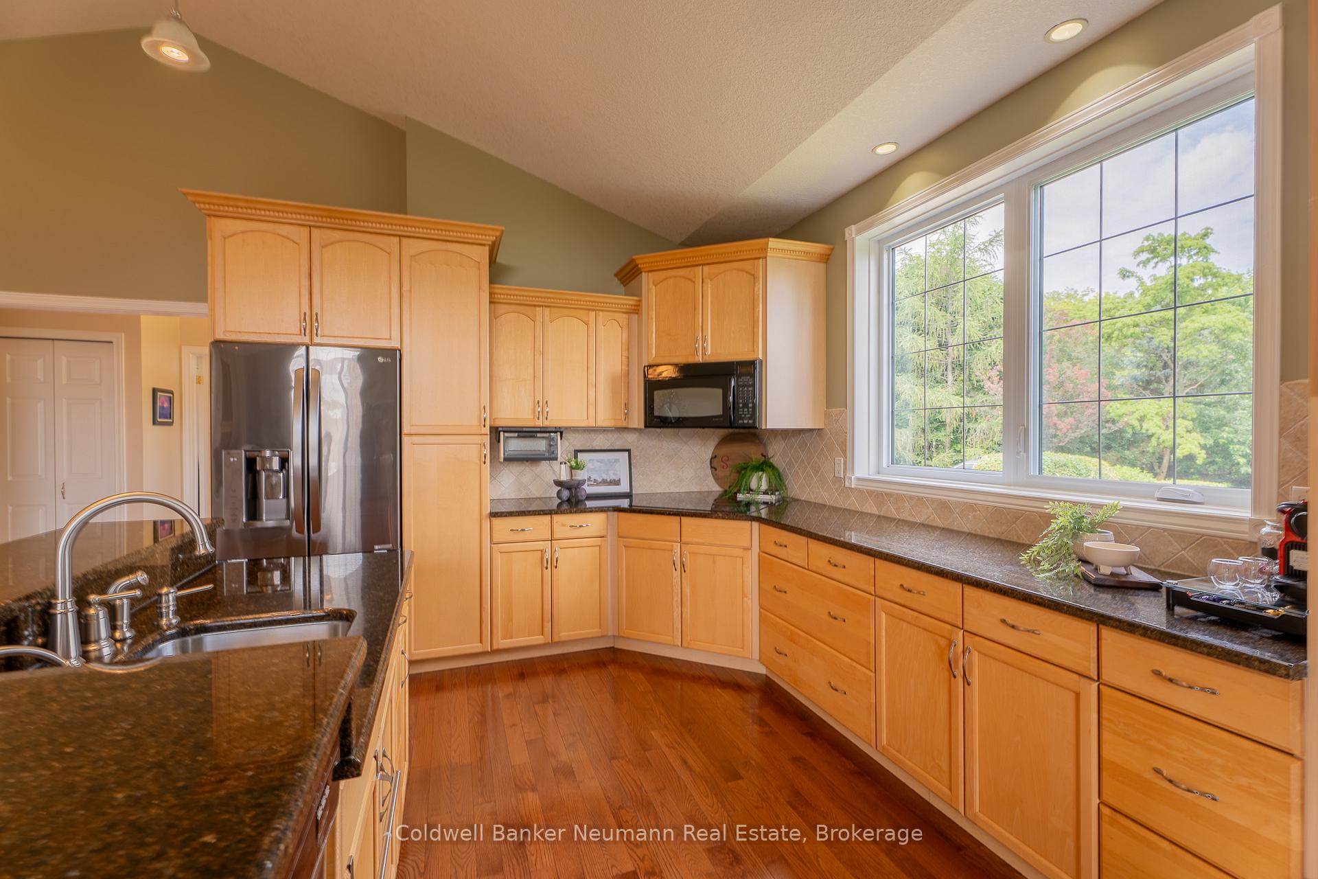 Photo 15 of 7677 Maltby Road E, Puslinch, Aberfoyle — HOMEH