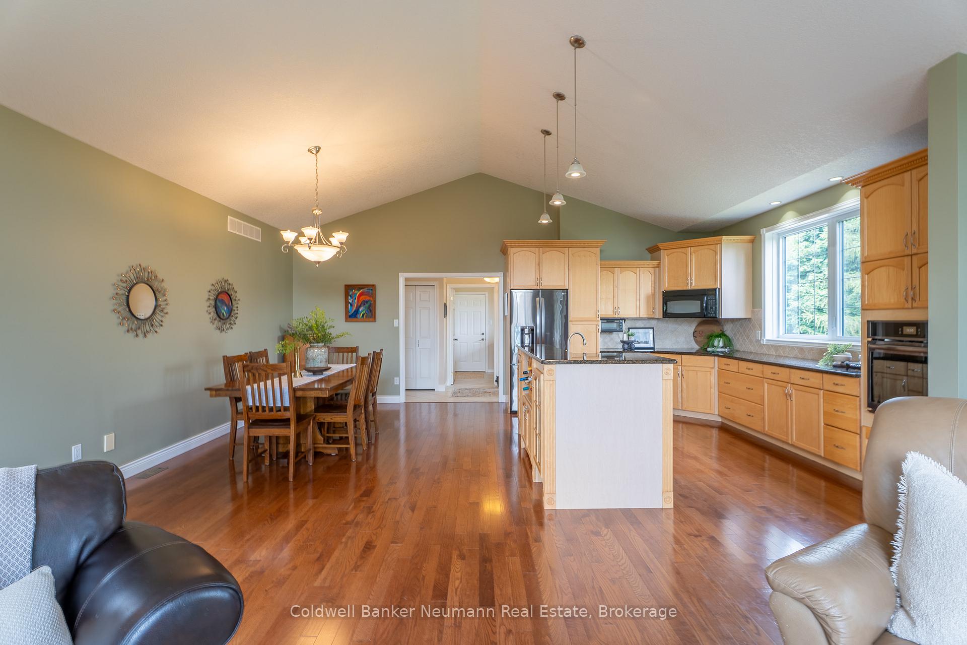 Photo 16 of 7677 Maltby Road E, Puslinch, Aberfoyle — HOMEH
