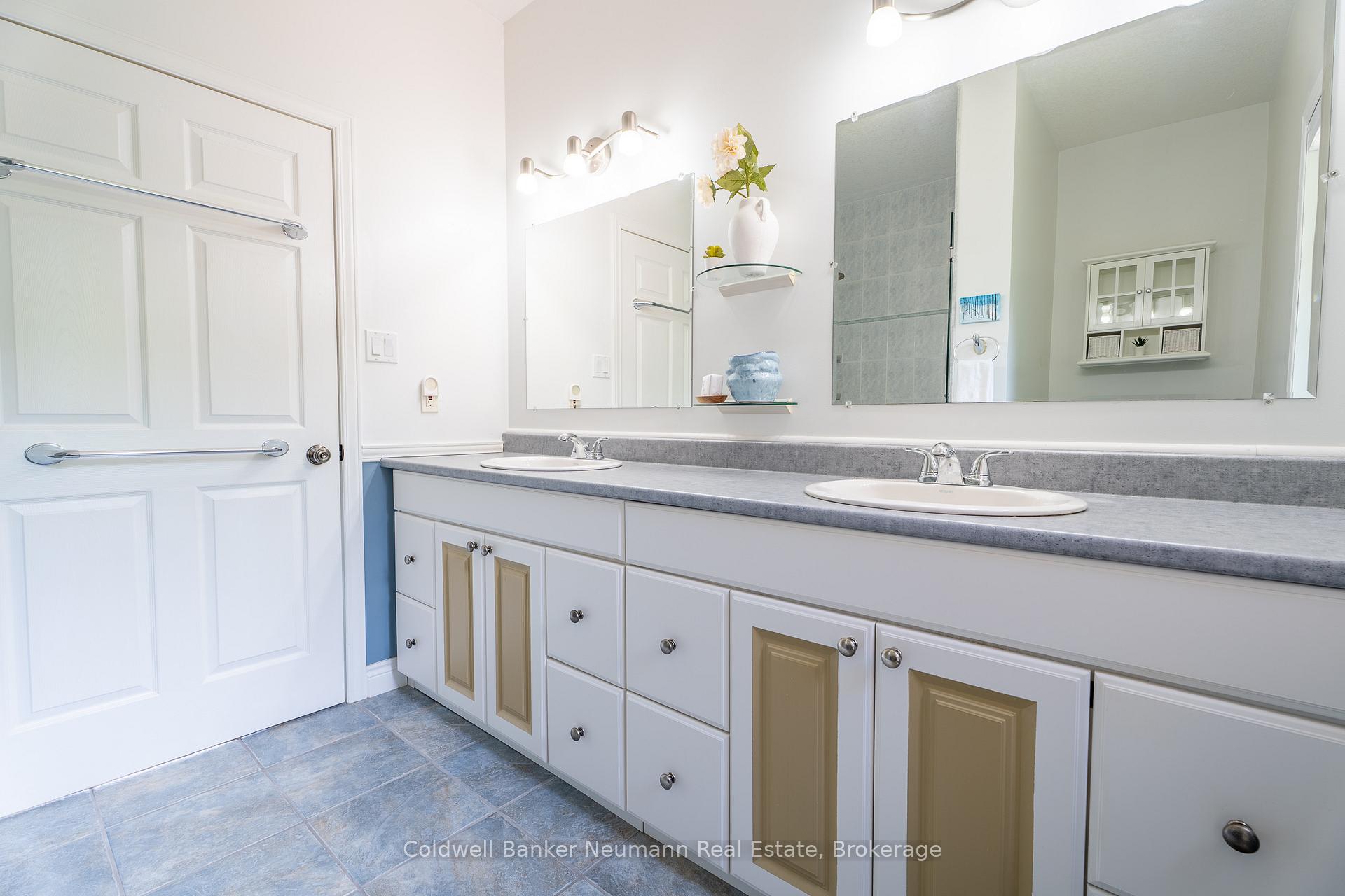 Photo 21 of 7677 Maltby Road E, Puslinch, Aberfoyle — HOMEH