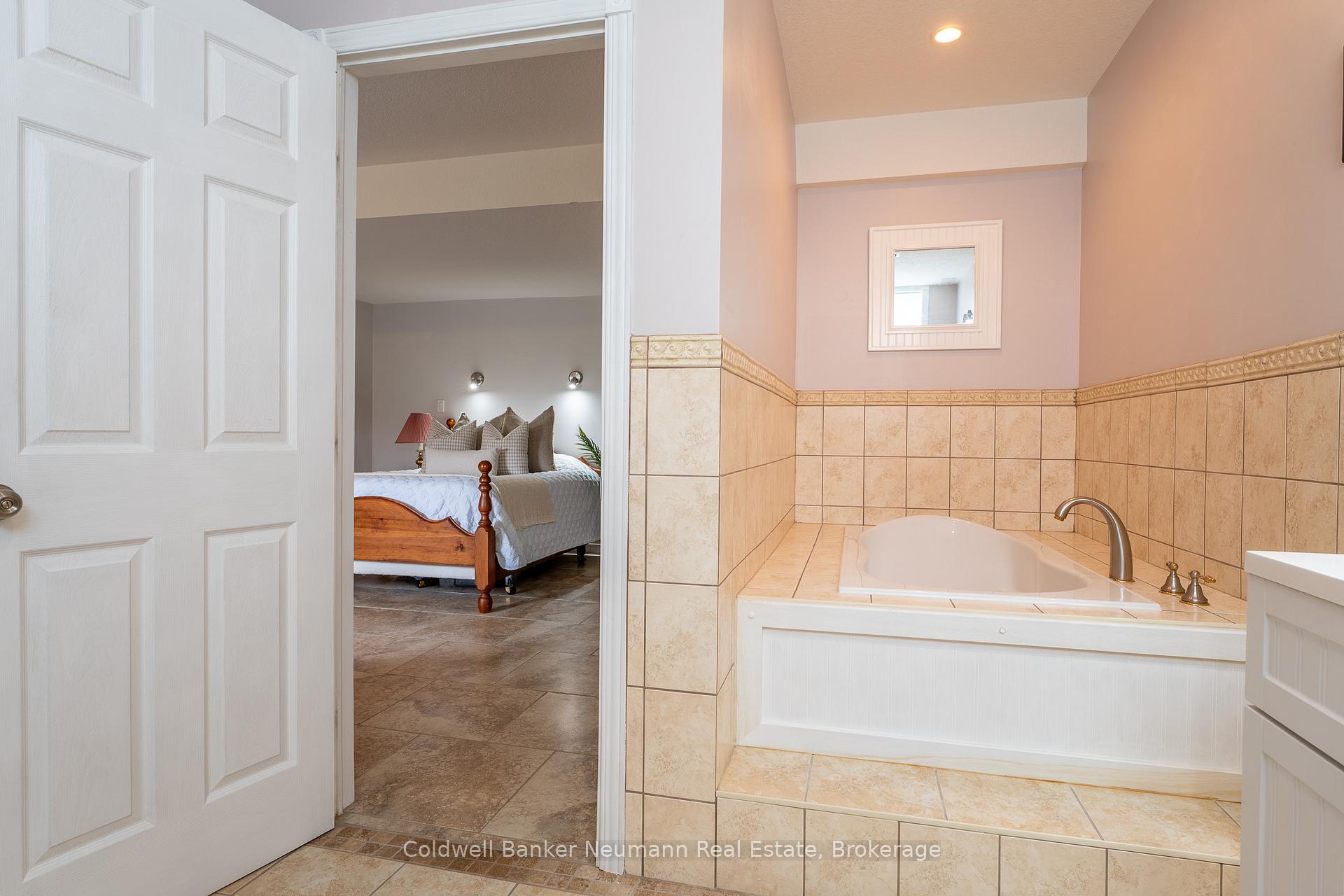 Photo 41 of 7677 Maltby Road E, Puslinch, Aberfoyle — HOMEH