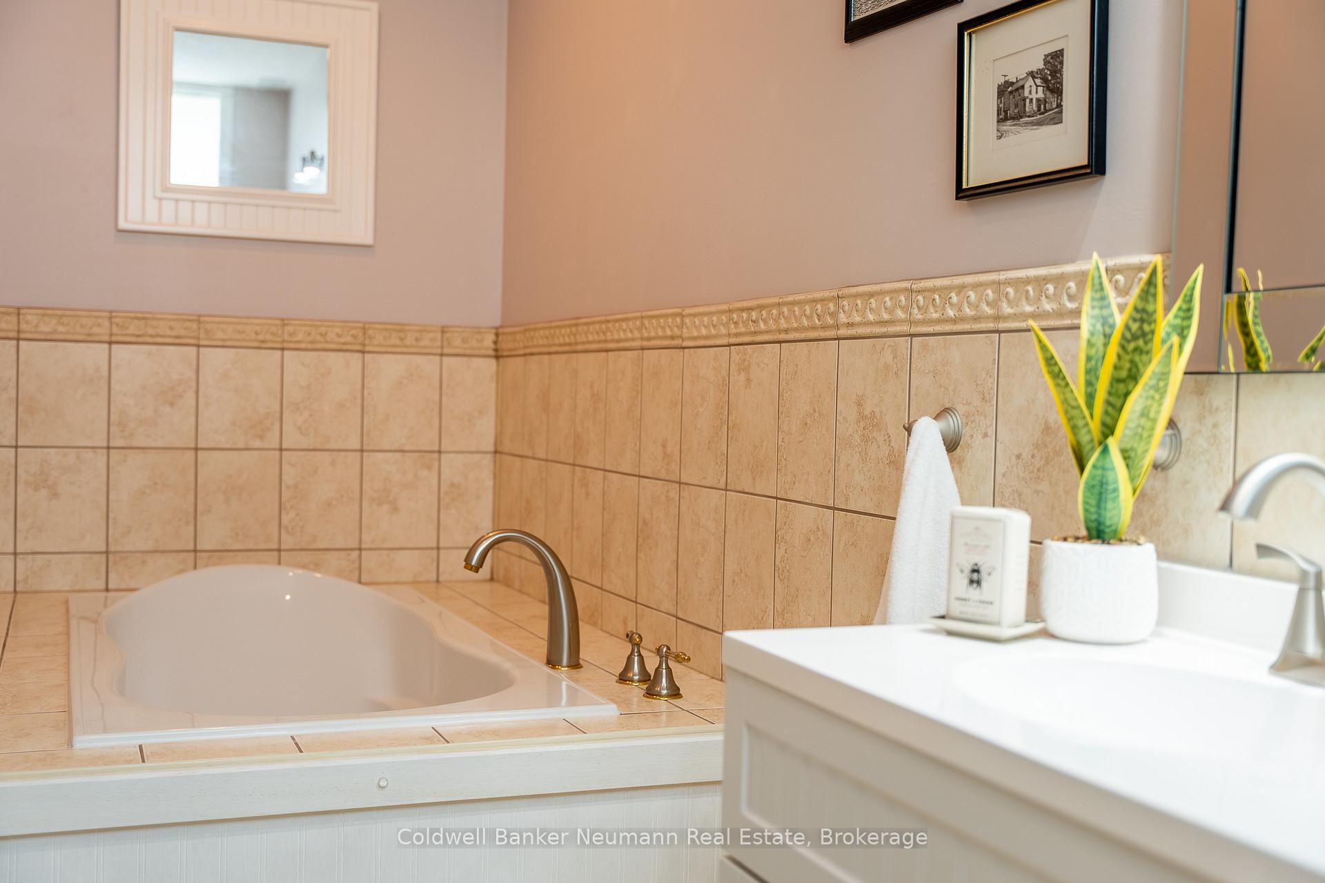 Photo 42 of 7677 Maltby Road E, Puslinch, Aberfoyle — HOMEH