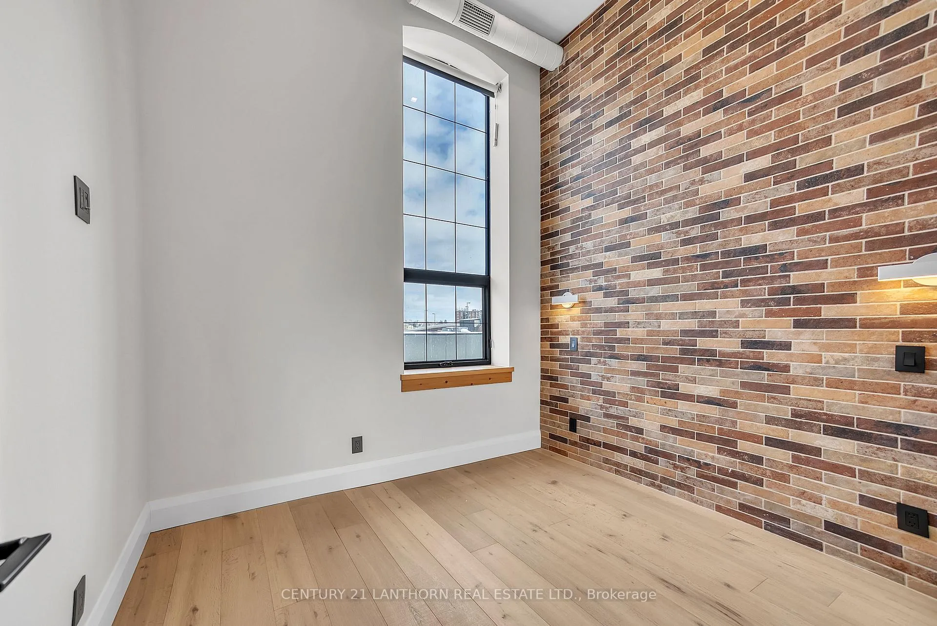 Photo 15 of Unit Unit # 5, 38 Front Street, Quinte West, Trenton Ward — HOMEH
