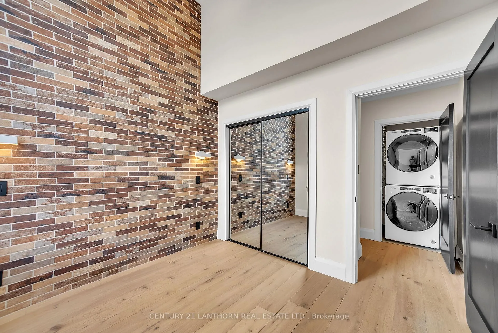 Photo 16 of Unit Unit # 5, 38 Front Street, Quinte West, Trenton Ward — HOMEH