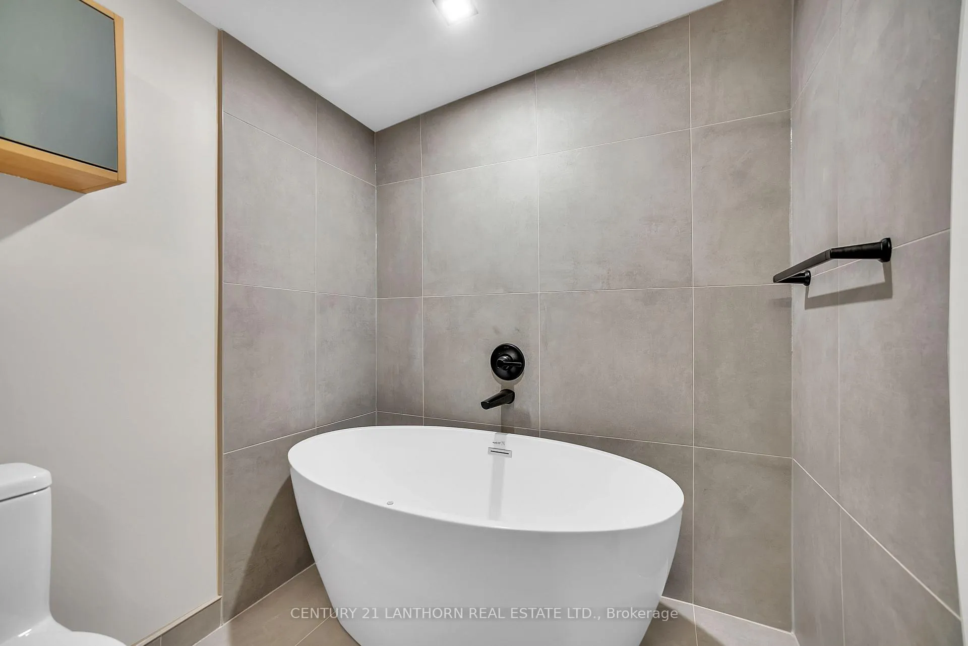 Photo 21 of Unit Unit # 5, 38 Front Street, Quinte West, Trenton Ward — HOMEH