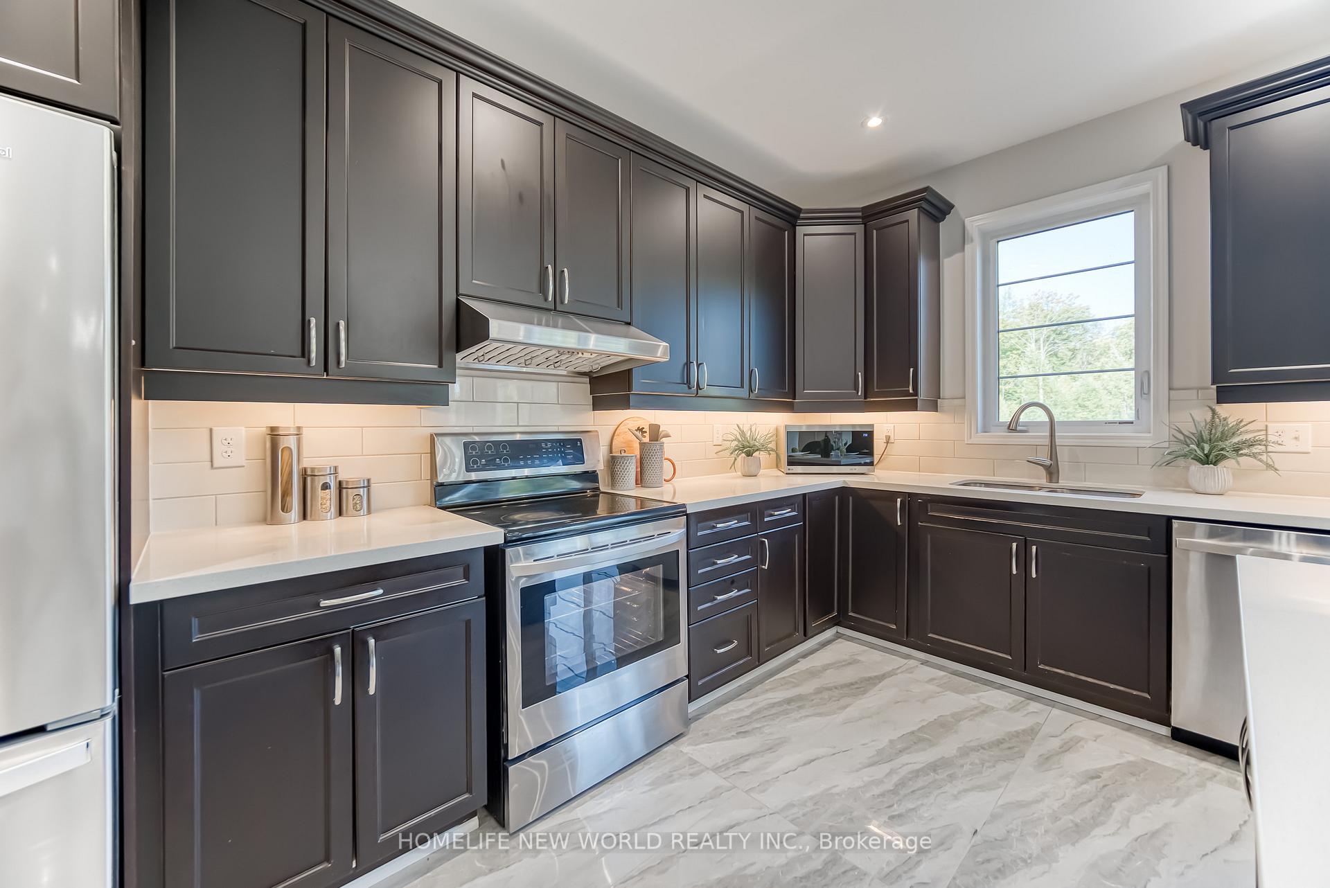 Photo 19 of 2437 Equestrian Crescent, Oshawa, Windfields — HOMEH