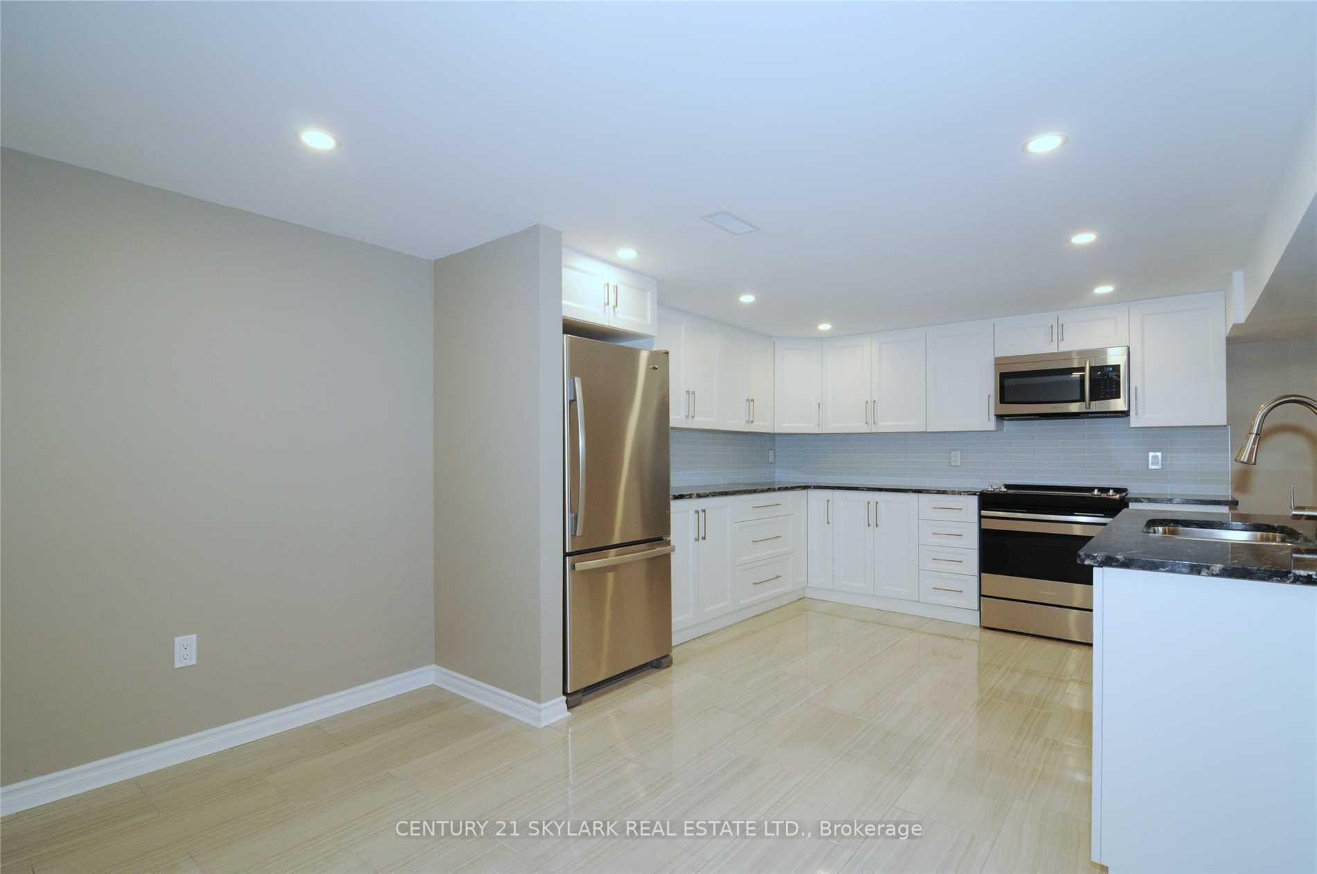 Photo 2 of 811A Helen Crescent, Pickering, Bay Ridges — HOMEH