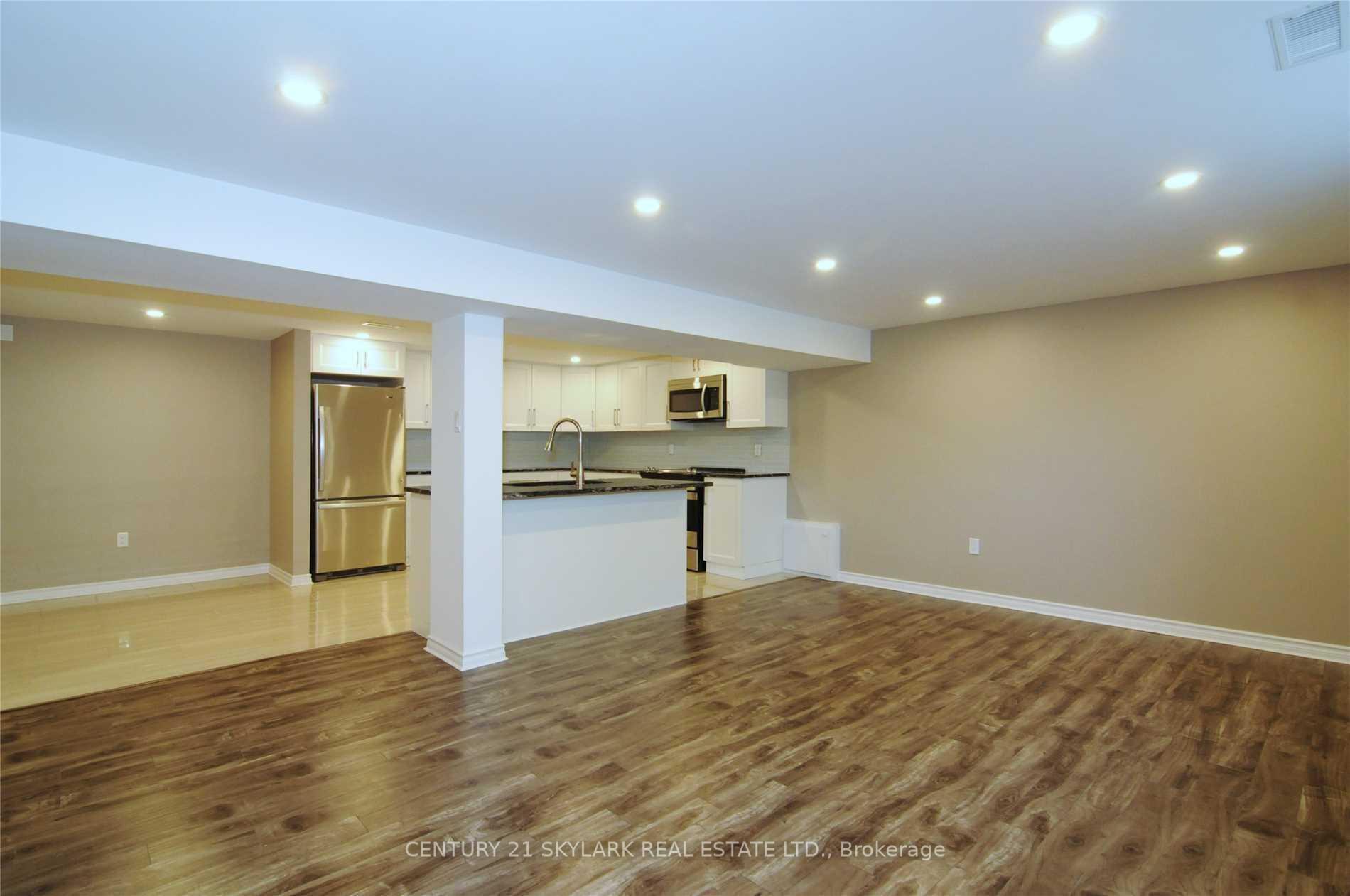Photo 3 of 811A Helen Crescent, Pickering, Bay Ridges — HOMEH