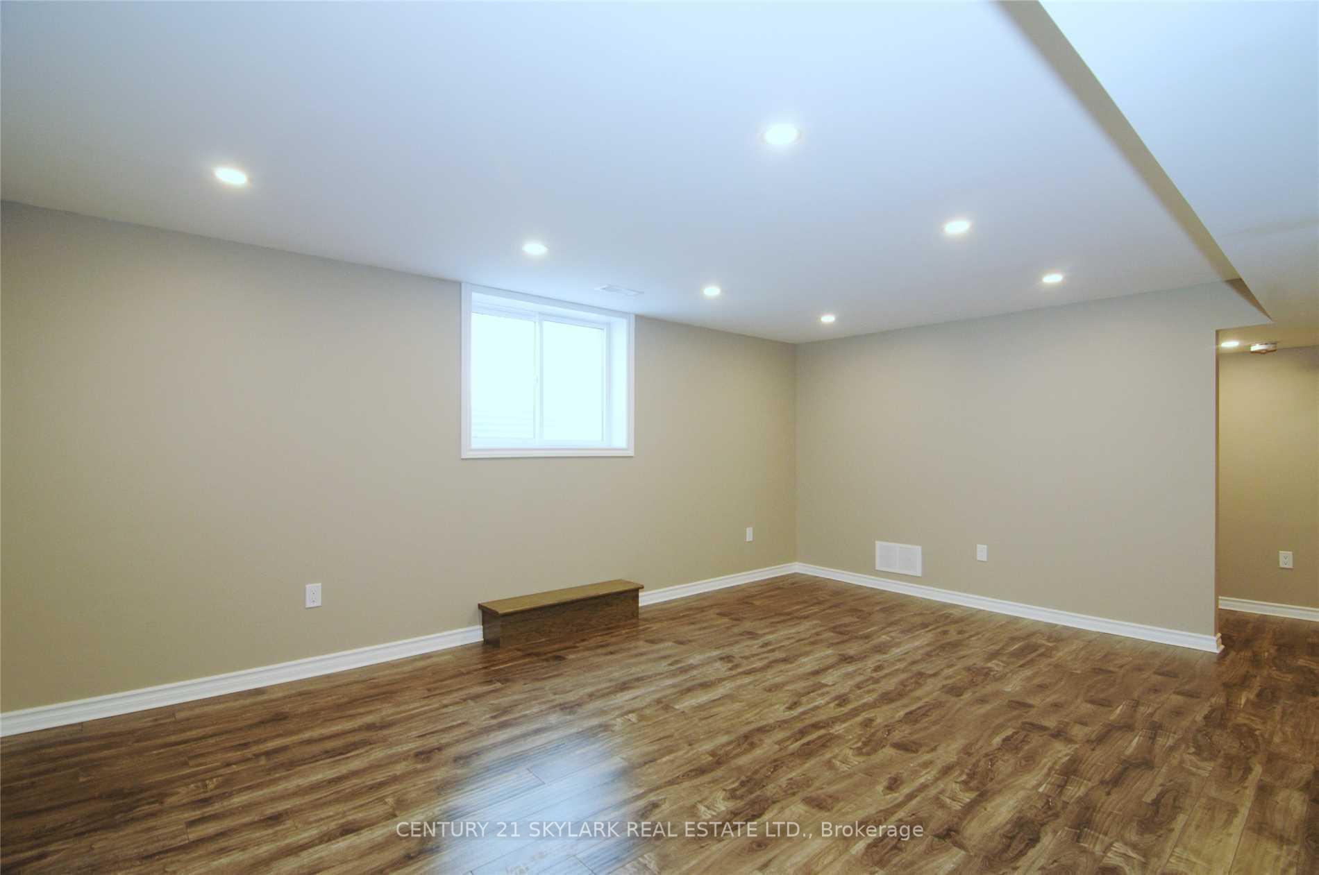 Photo 4 of 811A Helen Crescent, Pickering, Bay Ridges — HOMEH