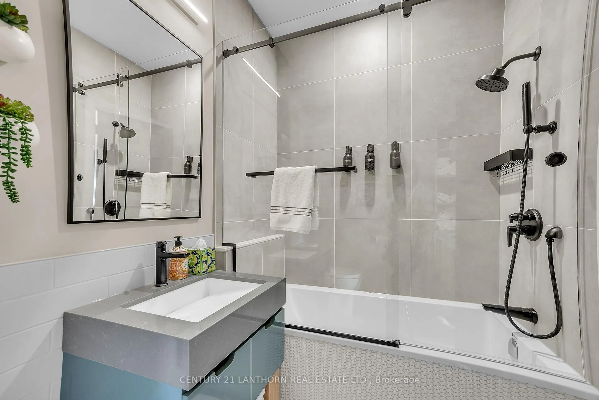 Photo 18 of Unit Unit # 2, 38 Front Street, Quinte West, Trenton Ward — HOMEH