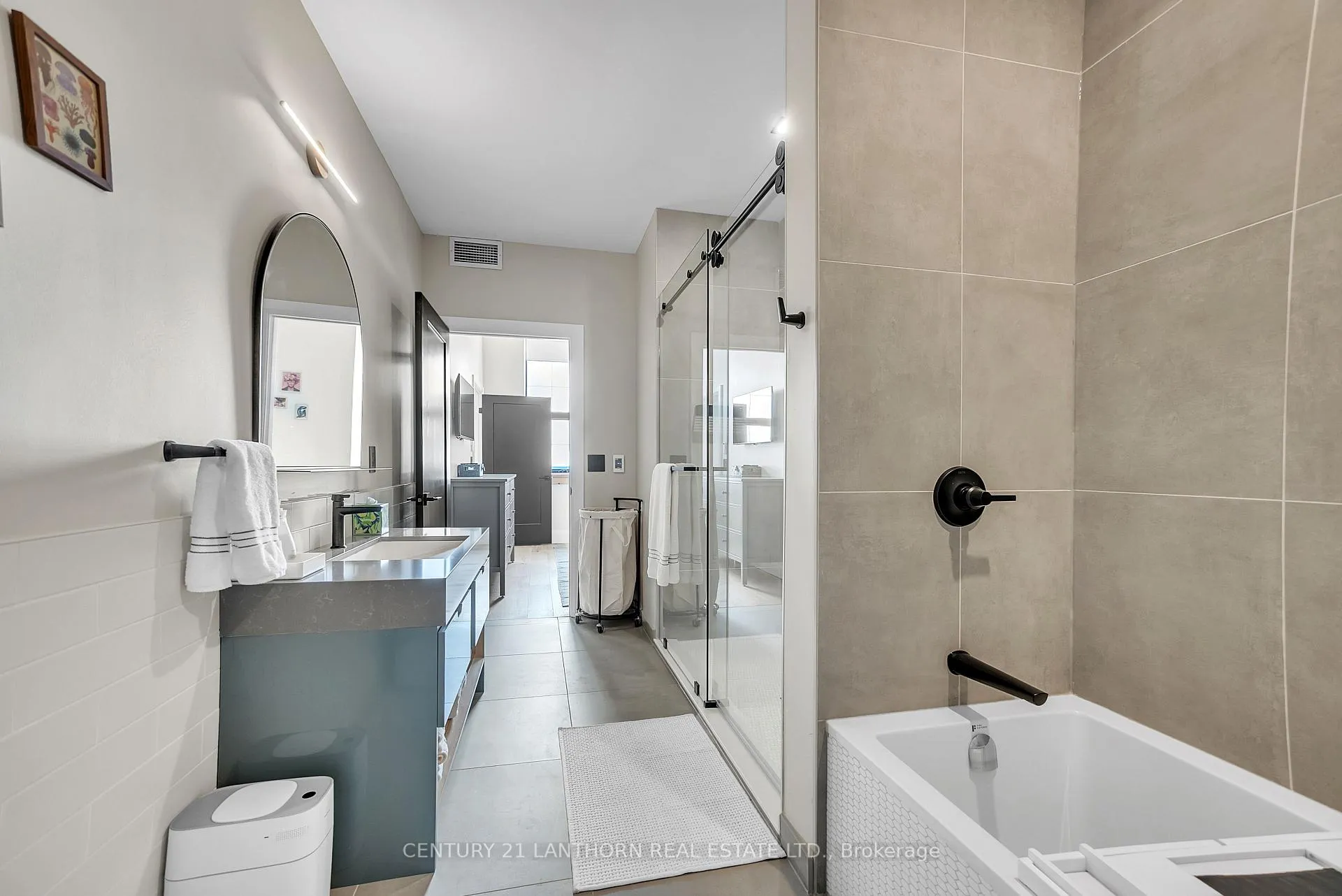 Photo 24 of Unit Unit # 2, 38 Front Street, Quinte West, Trenton Ward — HOMEH