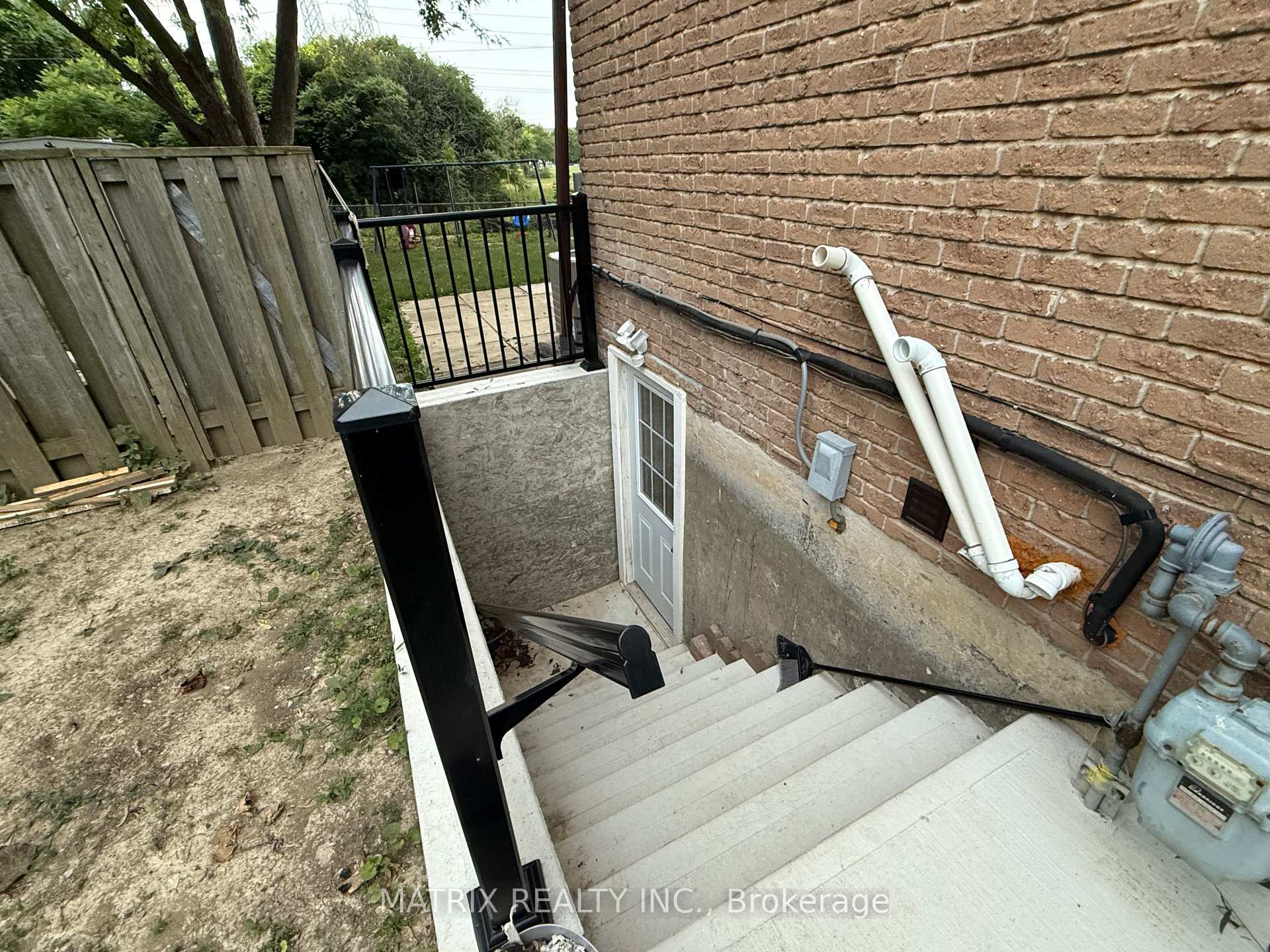 Photo 3 of 1595 Geta Circle, Pickering, Village East — HOMEH
