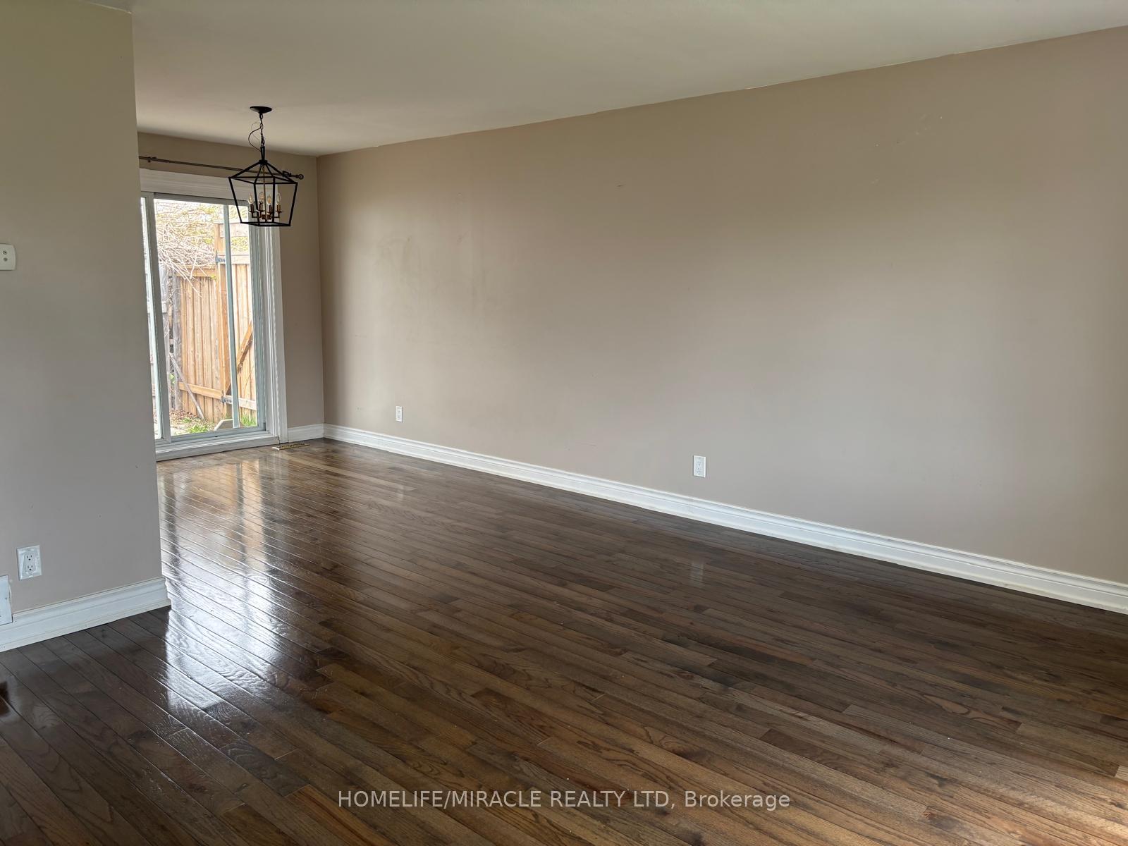 Photo 5 of 455 Dianne Drive, Oshawa, Donevan — HOMEH