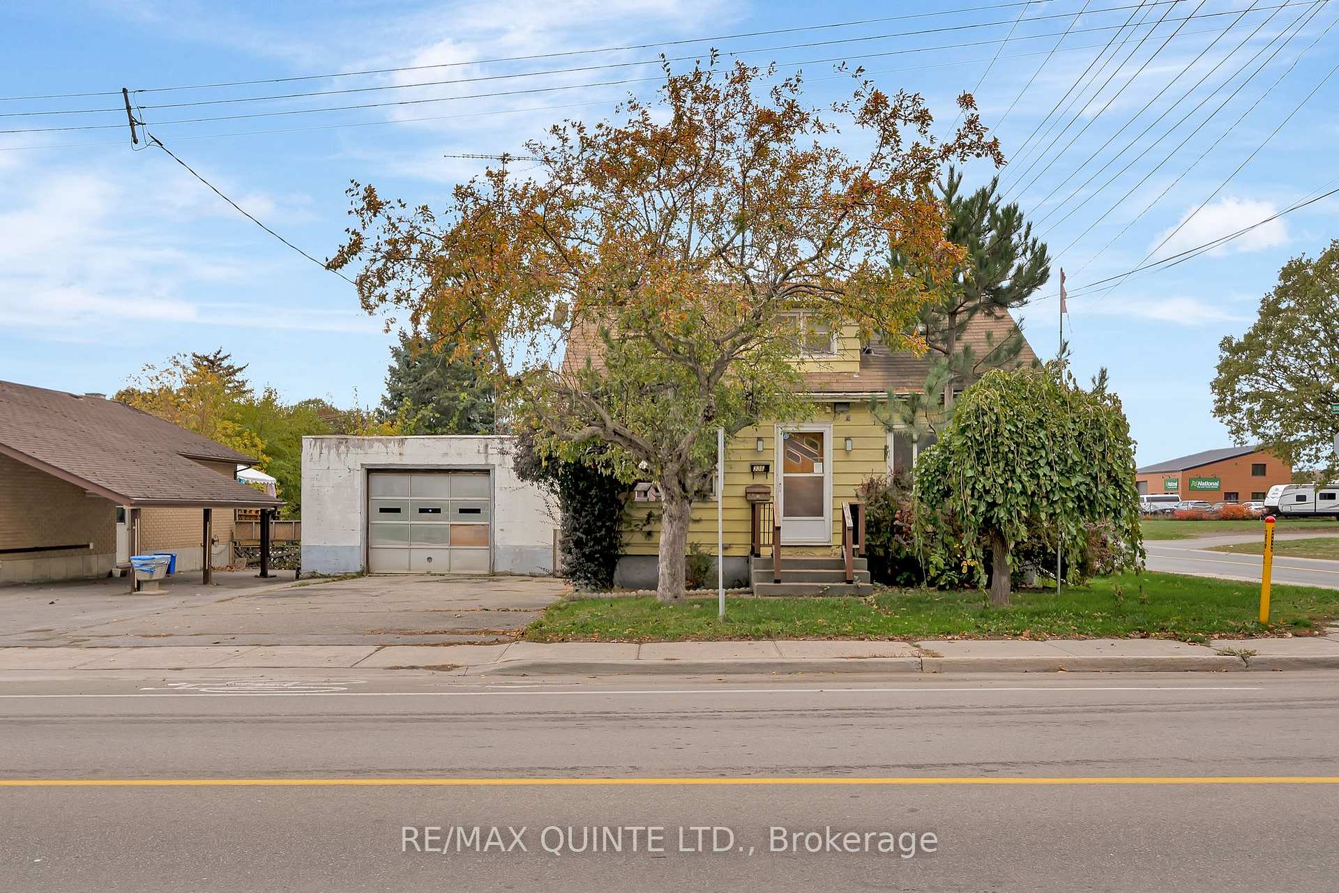 Photo 2 of 336 Sidney Street, Quinte West, Trenton Ward — HOMEH