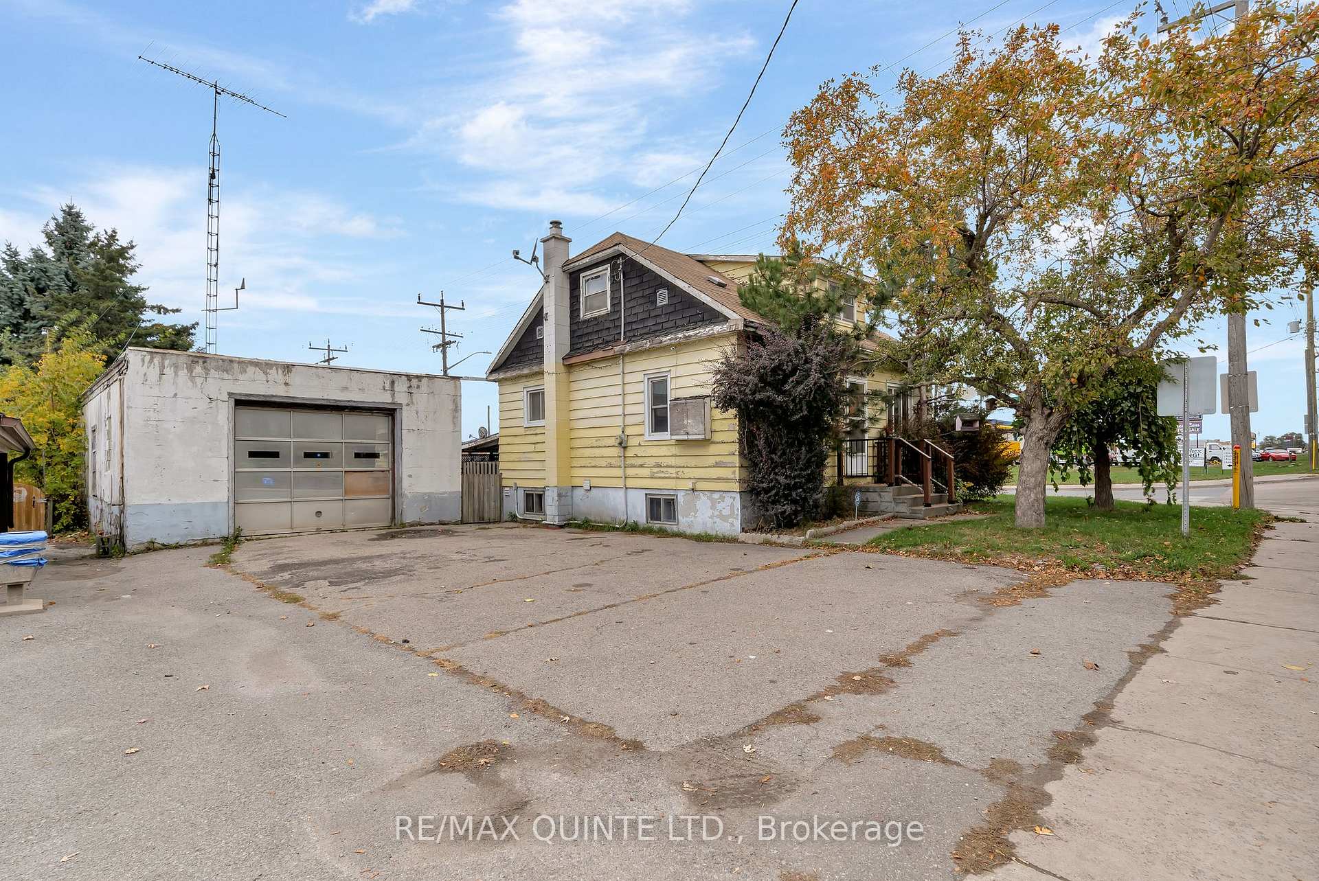 Photo 3 of 336 Sidney Street, Quinte West, Trenton Ward — HOMEH