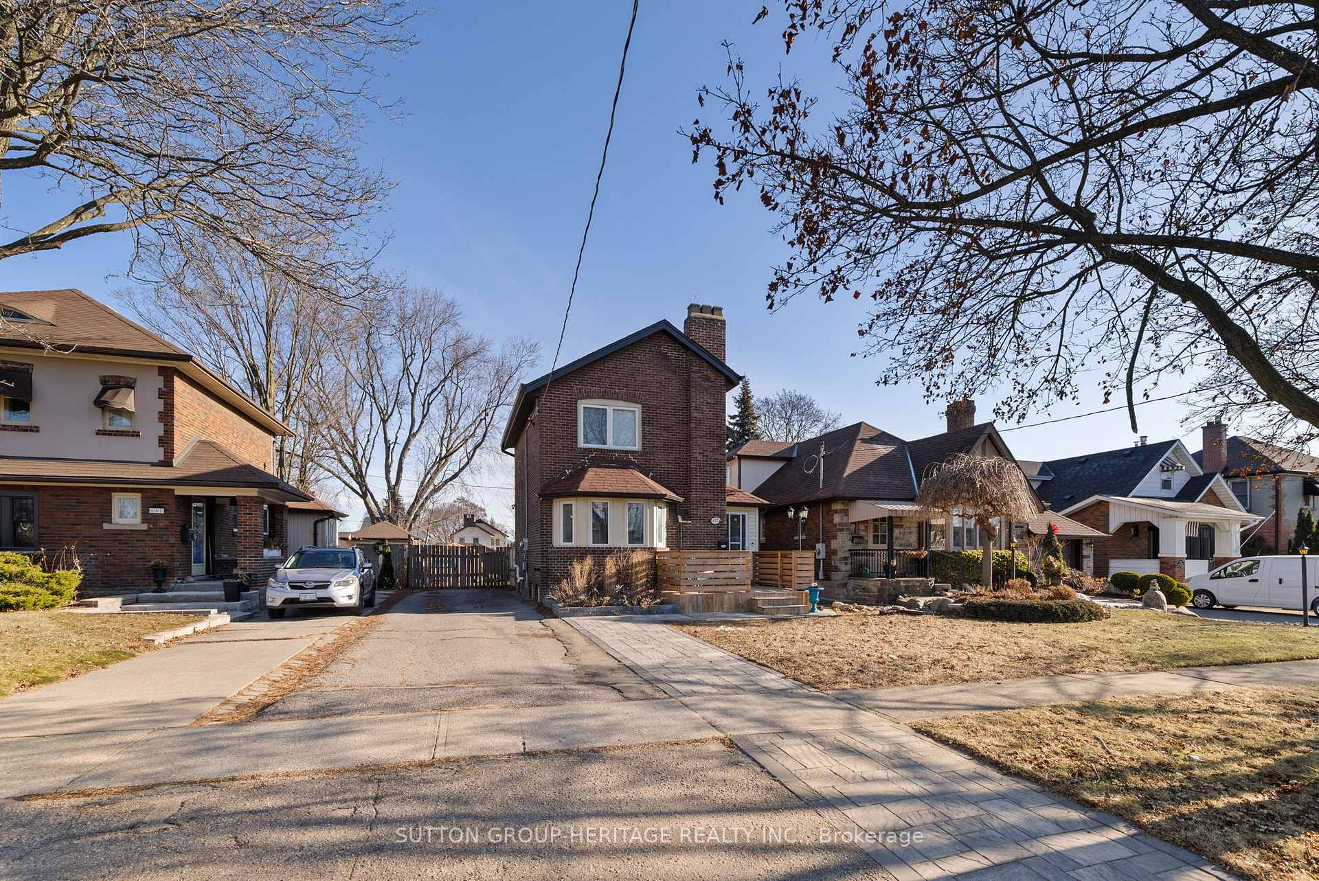 Photo 2 of 637 Masson Street, Oshawa, O'Neill — HOMEH