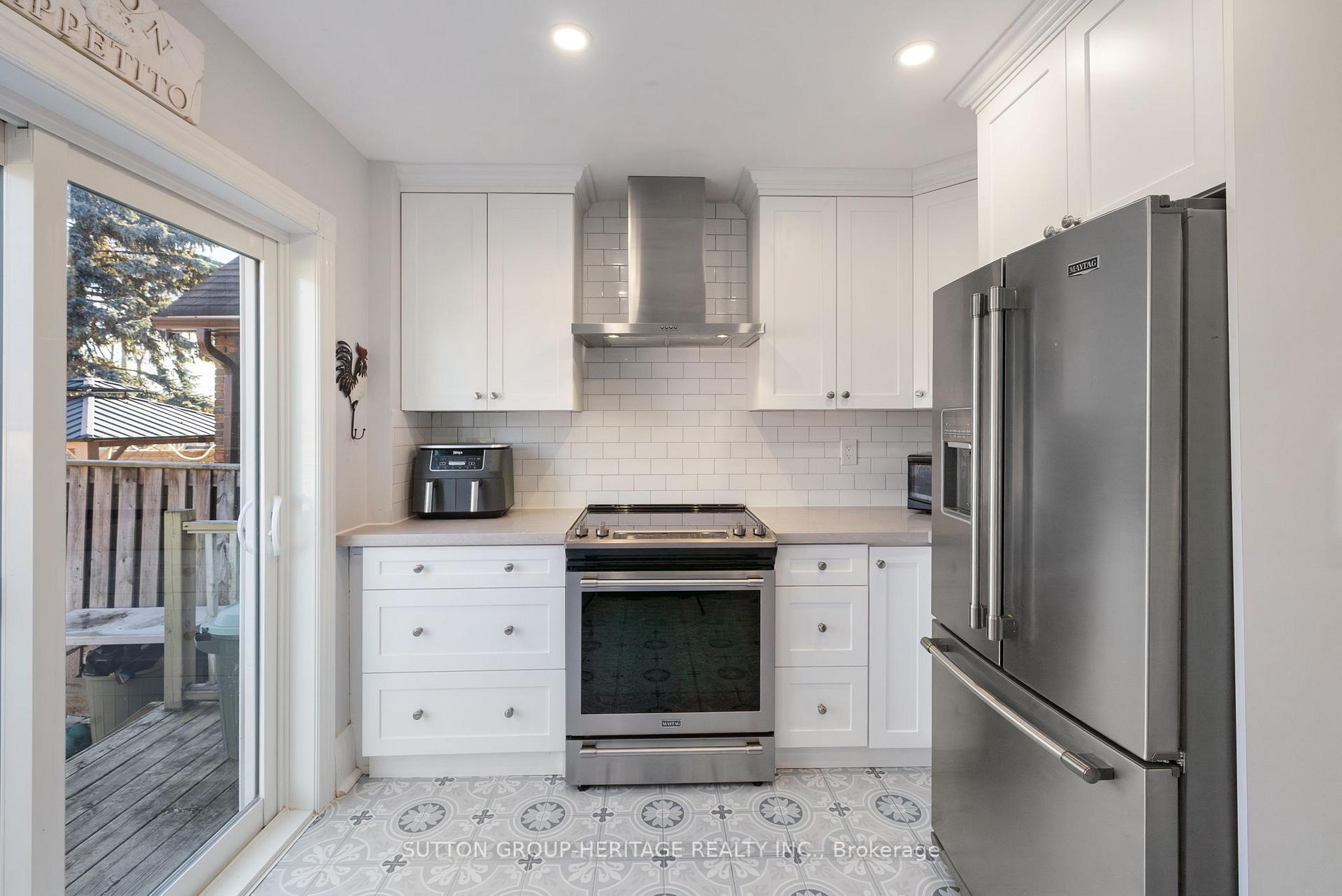 Photo 8 of 637 Masson Street, Oshawa, O'Neill — HOMEH