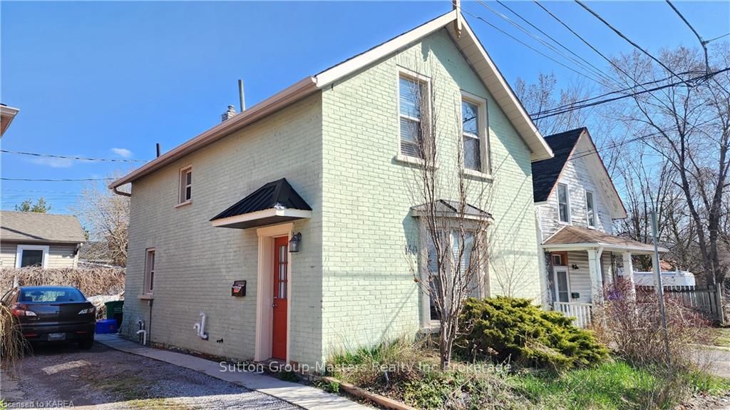 Front of 140 Antrim Street