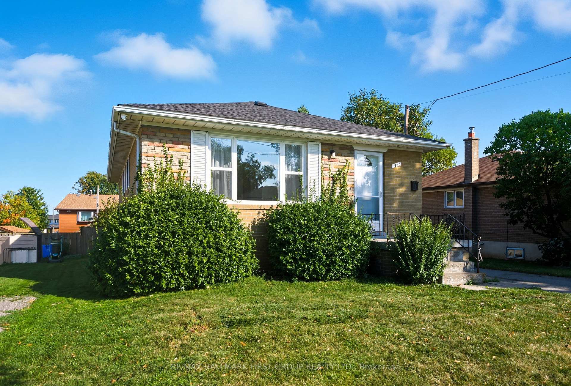 Photo 2 of 1425 Evangeline Drive, Oshawa, Lakeview — HOMEH