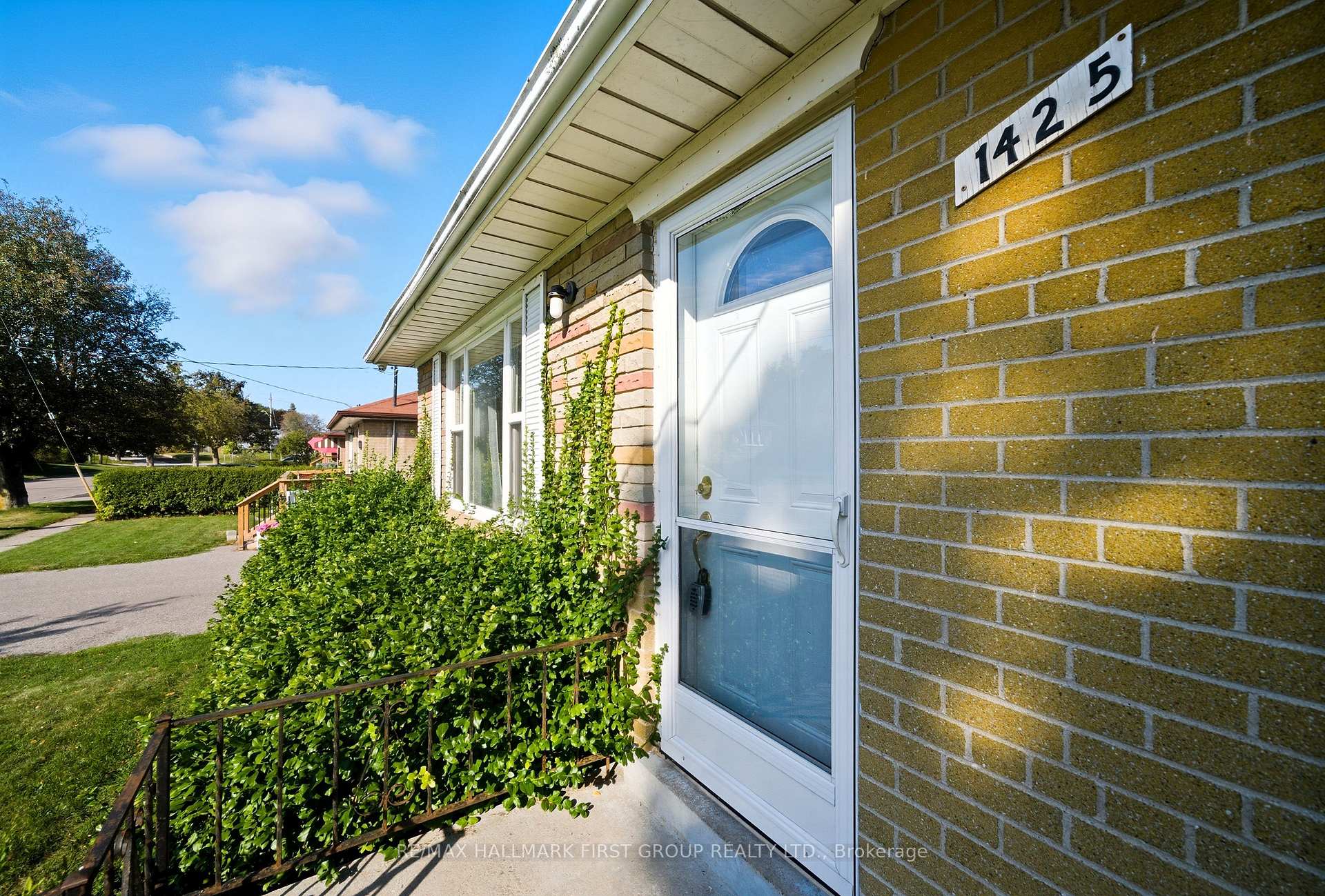 Photo 3 of 1425 Evangeline Drive, Oshawa, Lakeview — HOMEH
