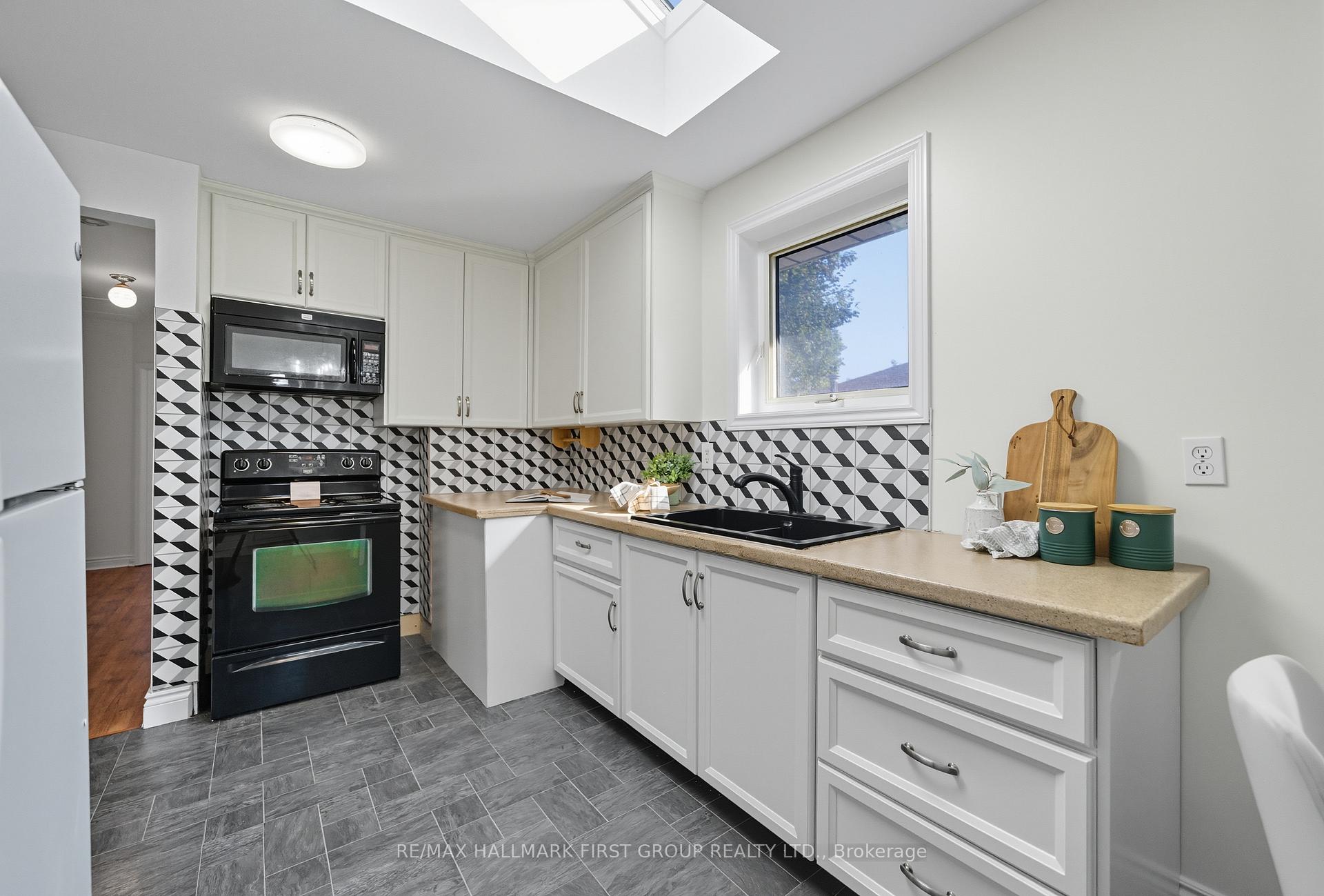 Photo 8 of 1425 Evangeline Drive, Oshawa, Lakeview — HOMEH