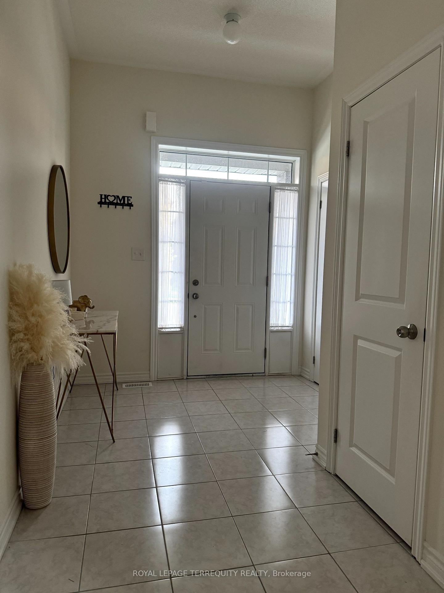 Photo 2 of 1094 Skyridge Boulevard, Pickering, Rural Pickering — HOMEH