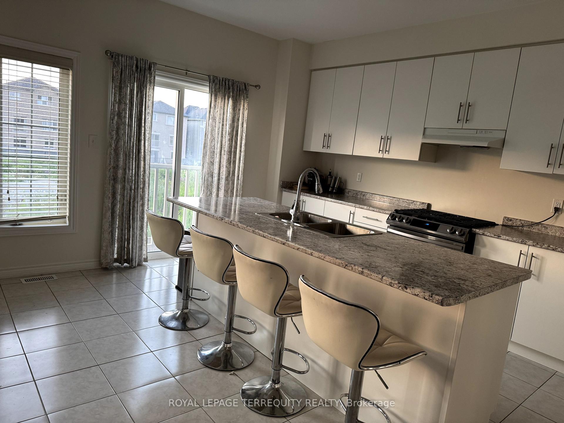Photo 3 of 1094 Skyridge Boulevard, Pickering, Rural Pickering — HOMEH