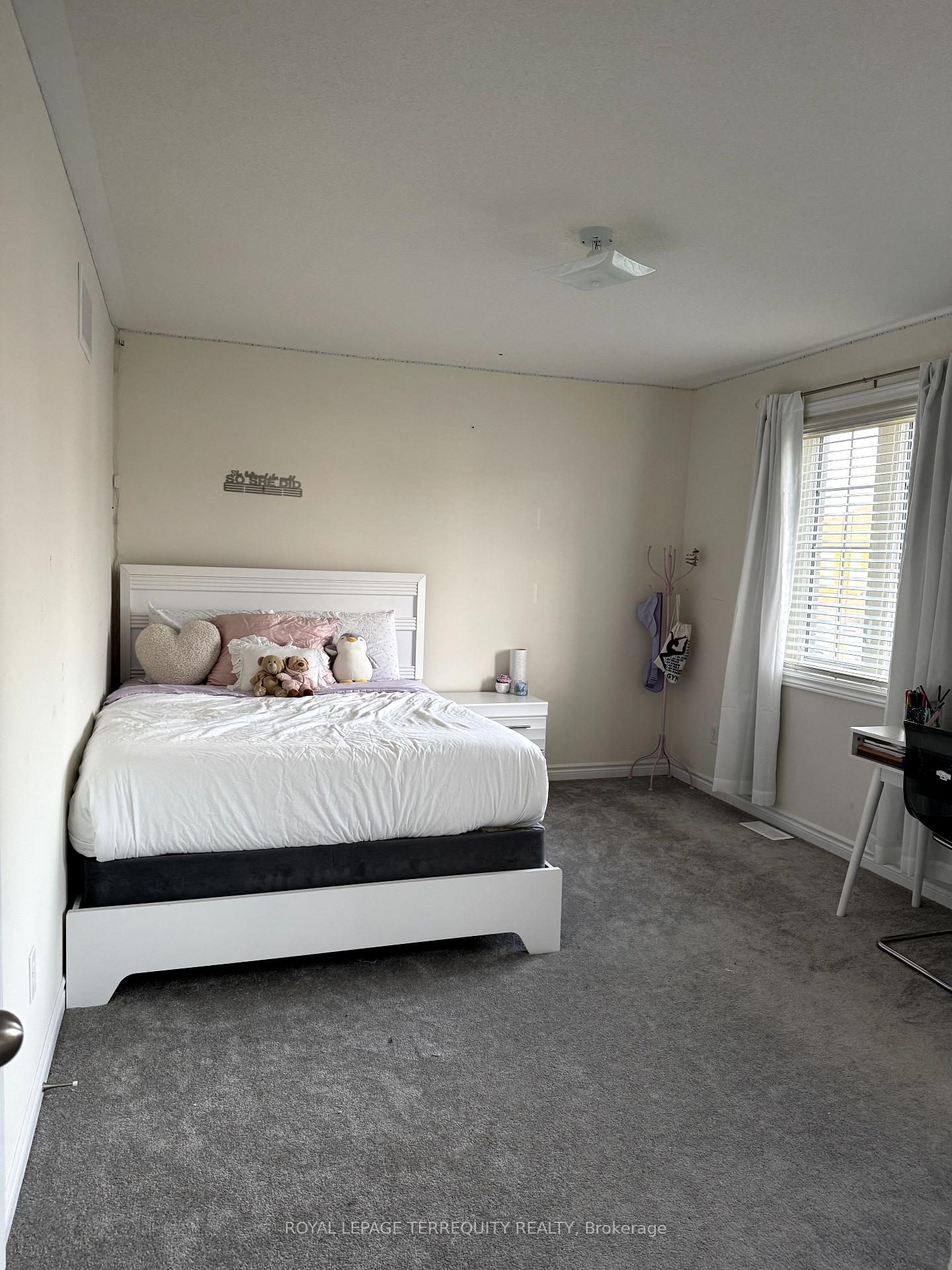 Photo 8 of 1094 Skyridge Boulevard, Pickering, Rural Pickering — HOMEH