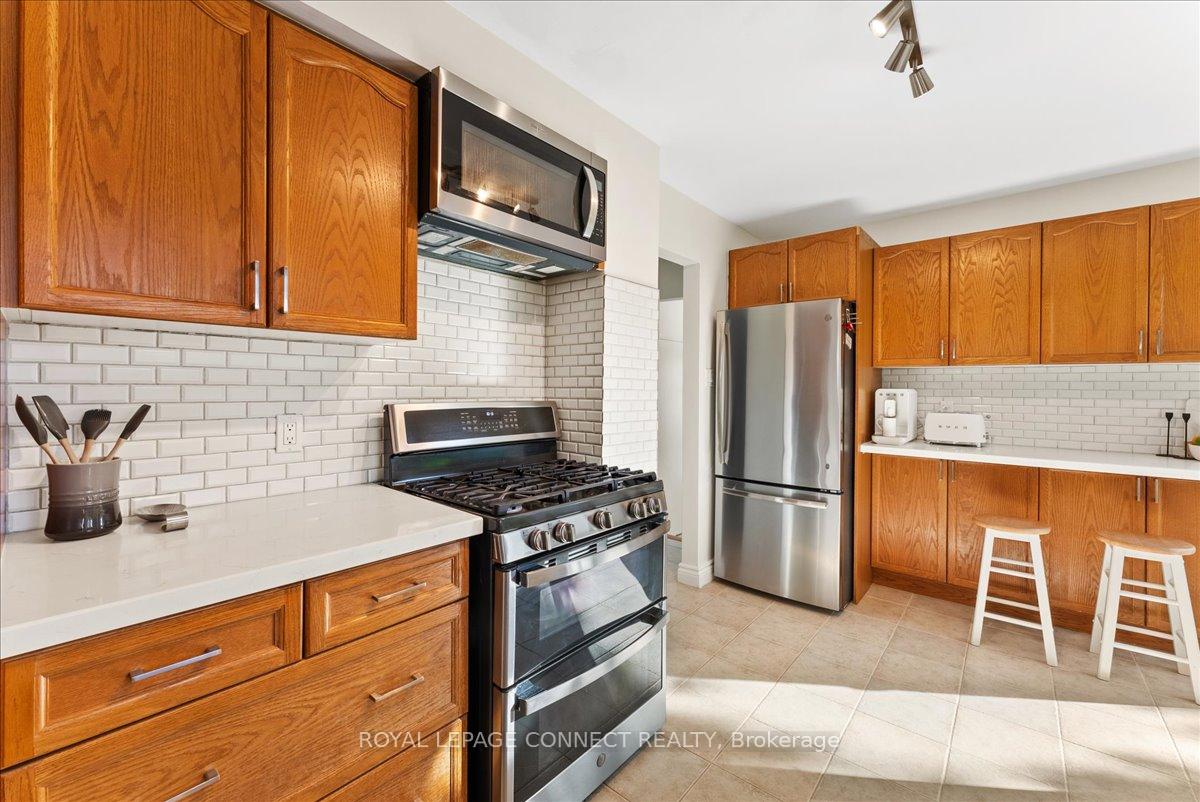 Photo 12 of 1800 Shadybrook Drive, Pickering, Amberlea — HOMEH
