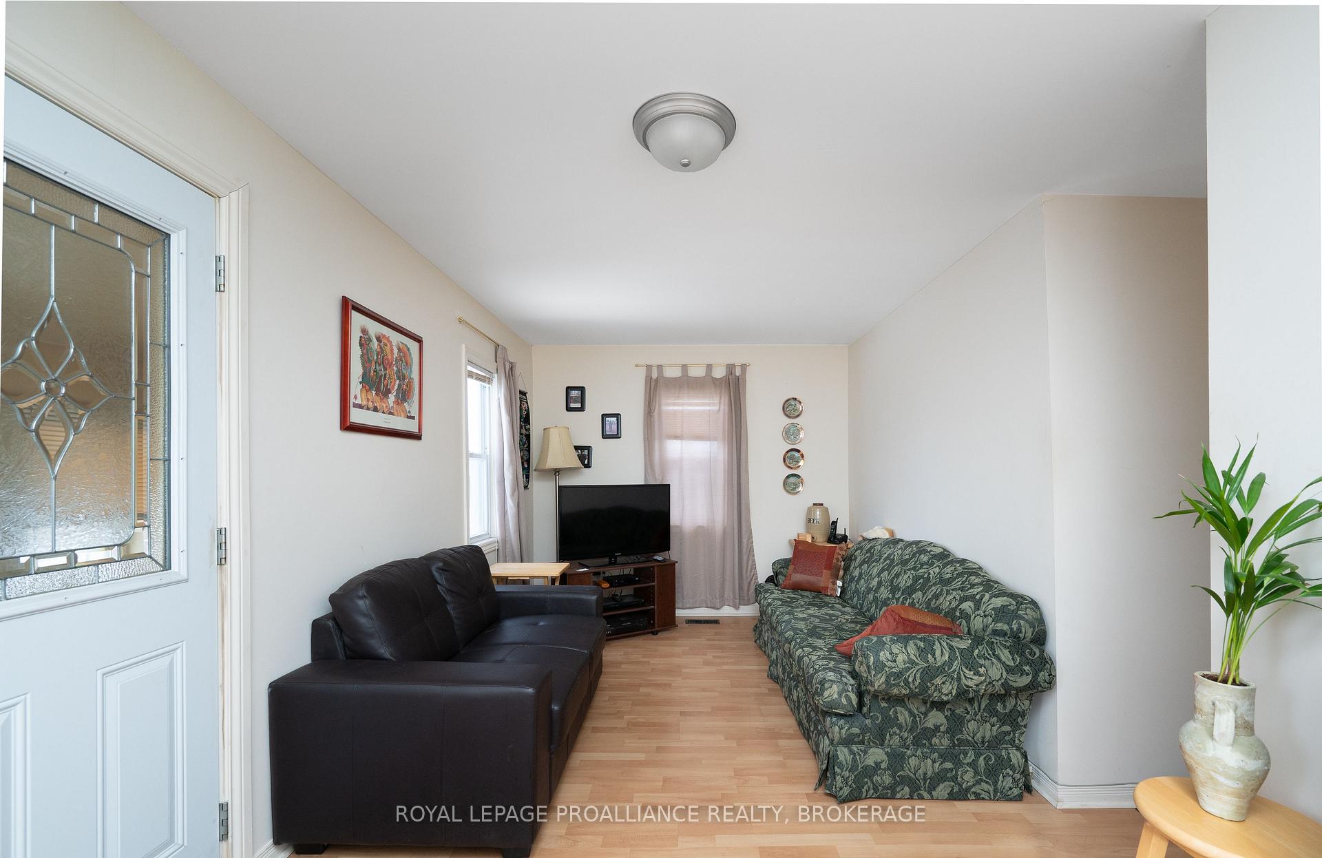 Photo 3 of 21 Day Street, Kingston, East of Sir John A. Blvd — HOMEH