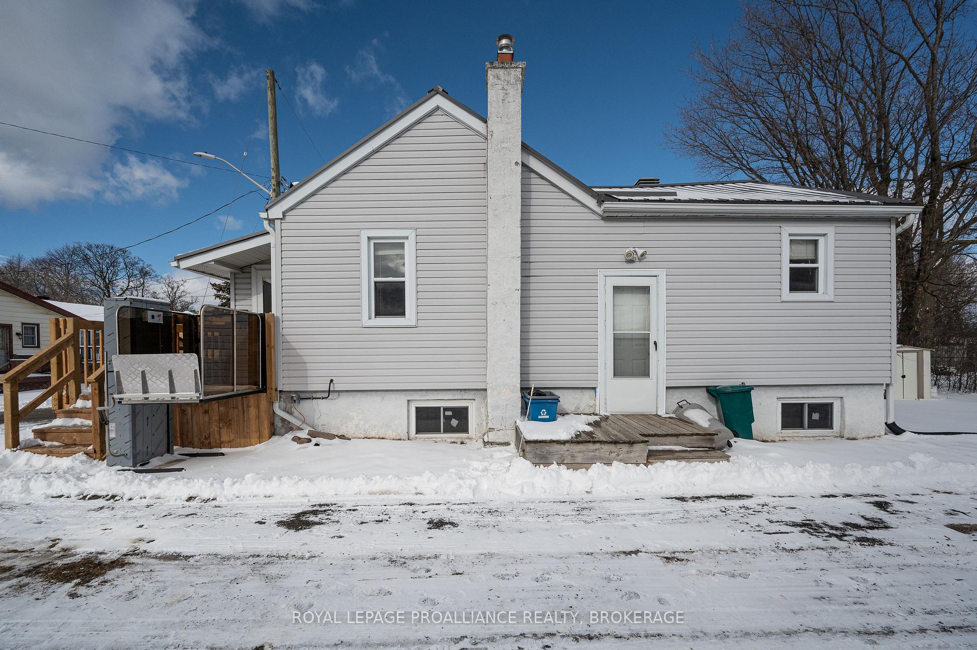 Photo 11 of 21 Day Street, Kingston, East of Sir John A. Blvd — HOMEH