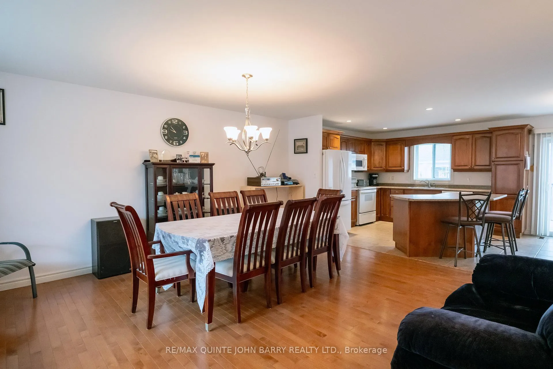 Photo 8 of 31 Cedar Creek Way, Quinte West, Frankford Ward — HOMEH