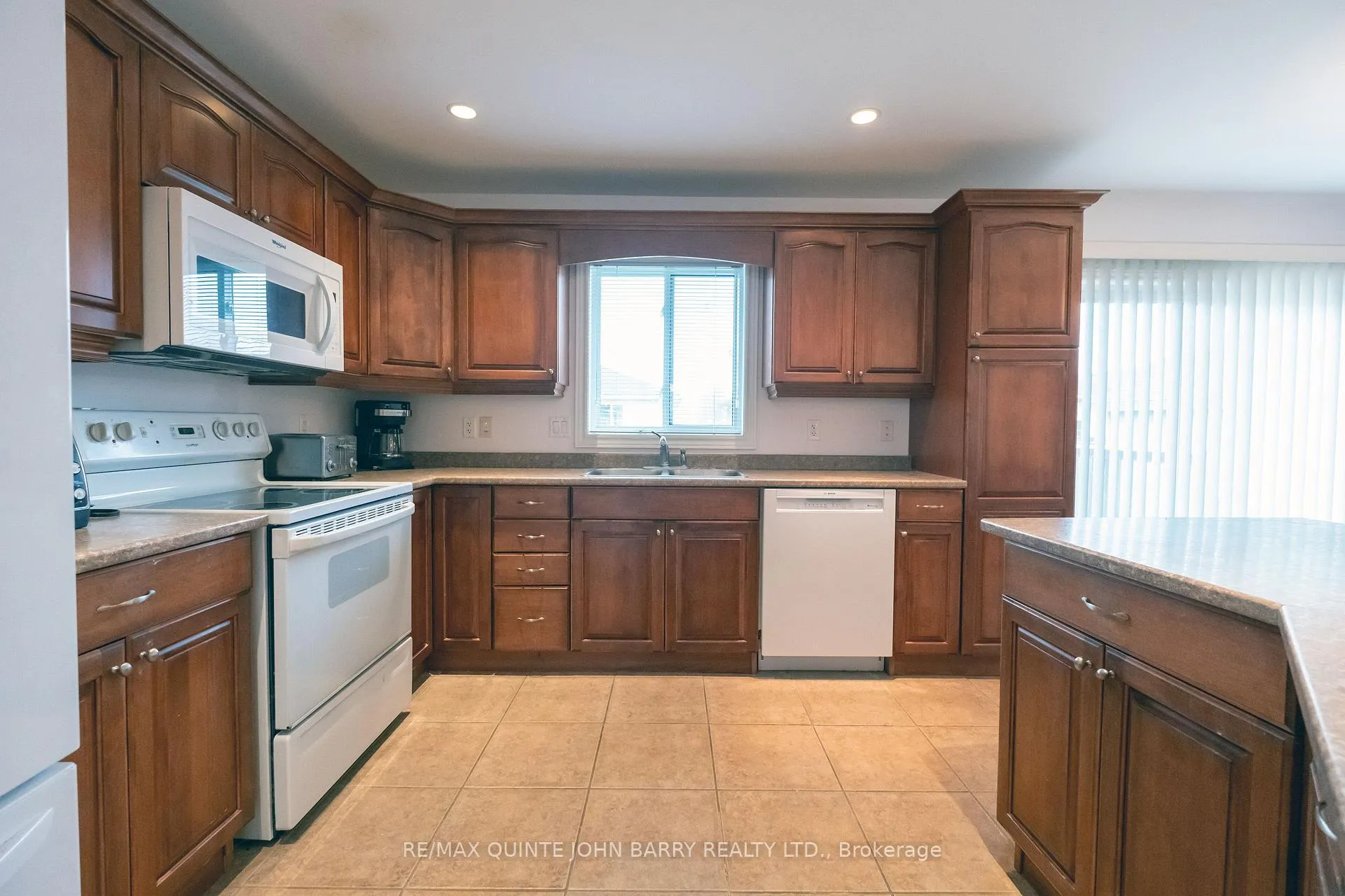 Photo 9 of 31 Cedar Creek Way, Quinte West, Frankford Ward — HOMEH