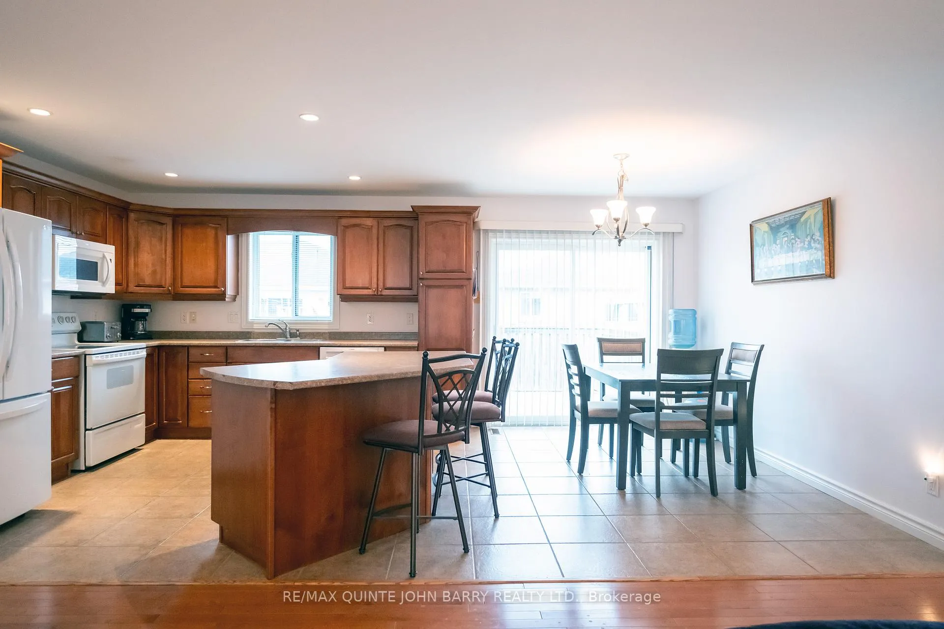 Photo 11 of 31 Cedar Creek Way, Quinte West, Frankford Ward — HOMEH