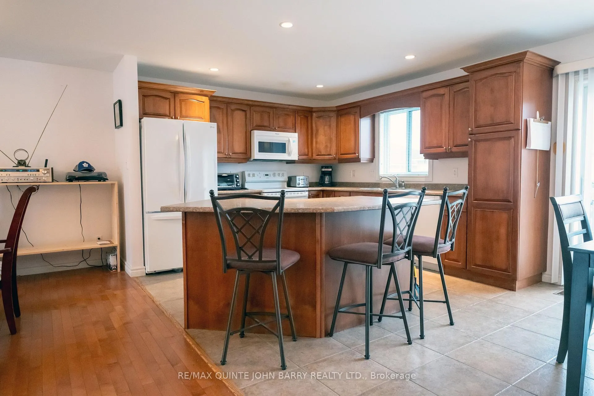 Photo 13 of 31 Cedar Creek Way, Quinte West, Frankford Ward — HOMEH