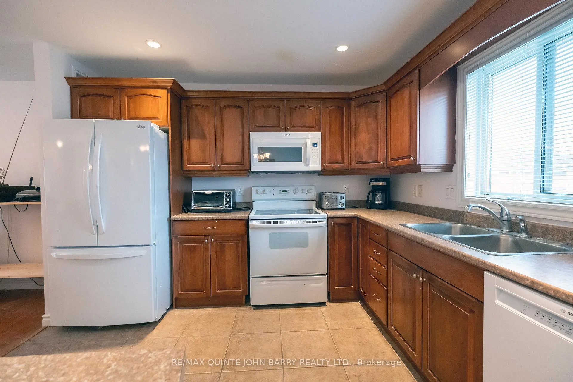 Photo 15 of 31 Cedar Creek Way, Quinte West, Frankford Ward — HOMEH