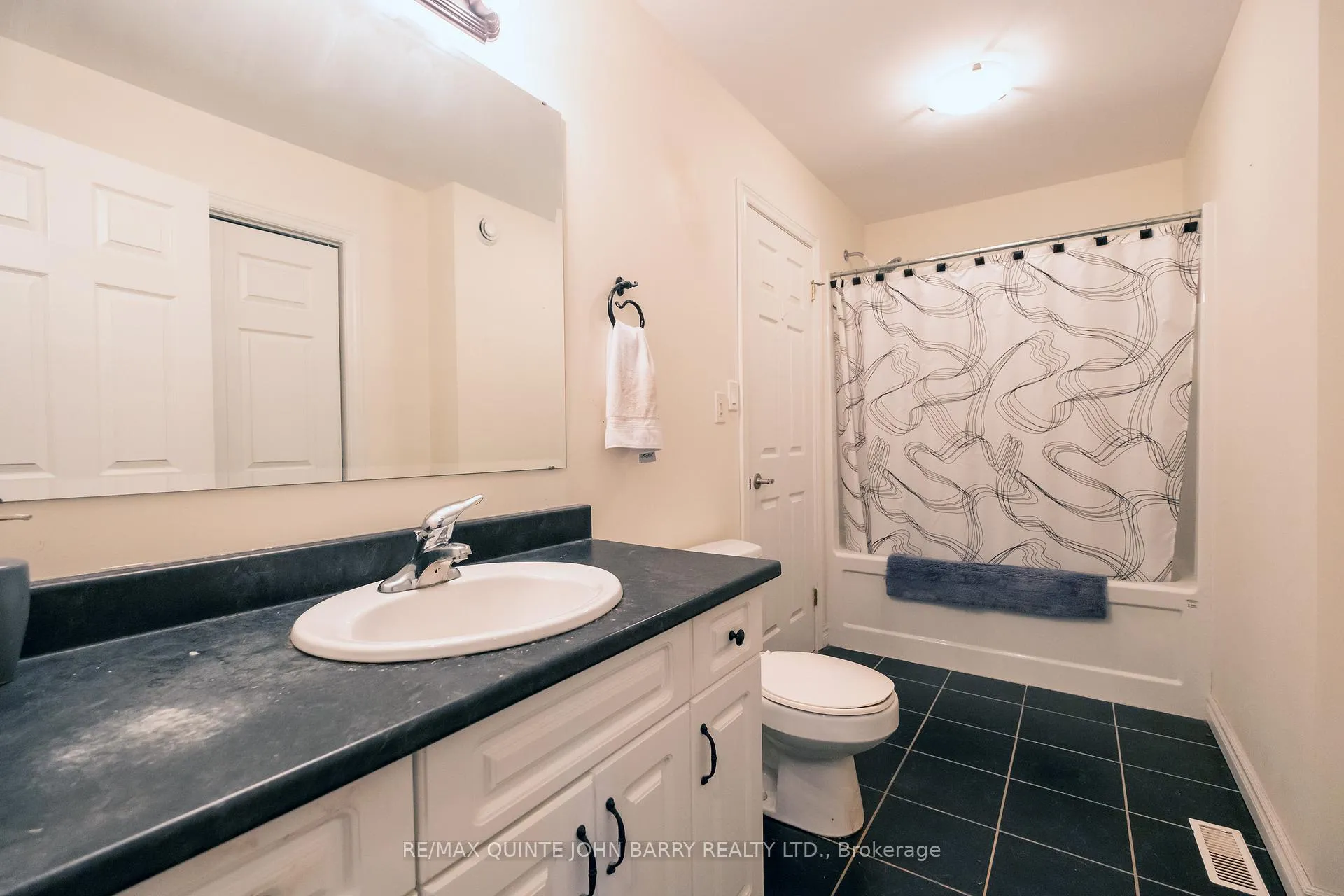 Photo 19 of 31 Cedar Creek Way, Quinte West, Frankford Ward — HOMEH
