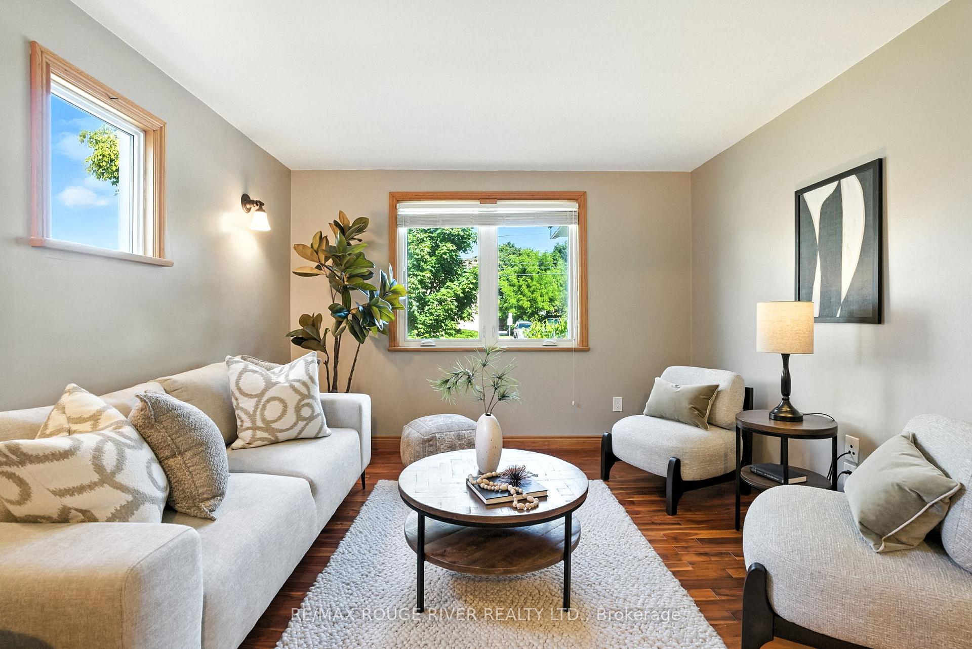 Photo 5 of 67 Orchard View Boulevard, Oshawa, Centennial — HOMEH