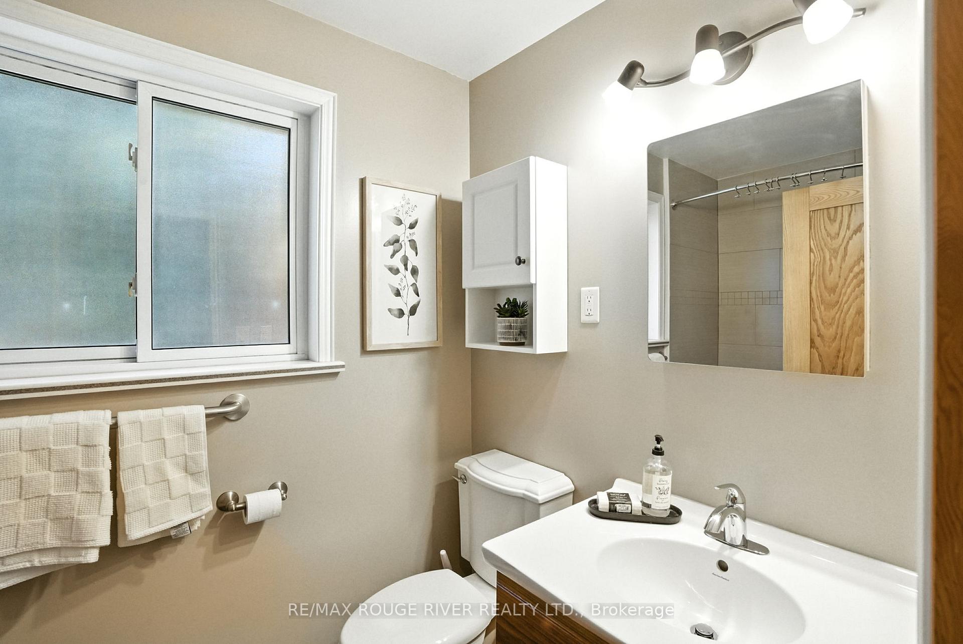 Photo 11 of 67 Orchard View Boulevard, Oshawa, Centennial — HOMEH