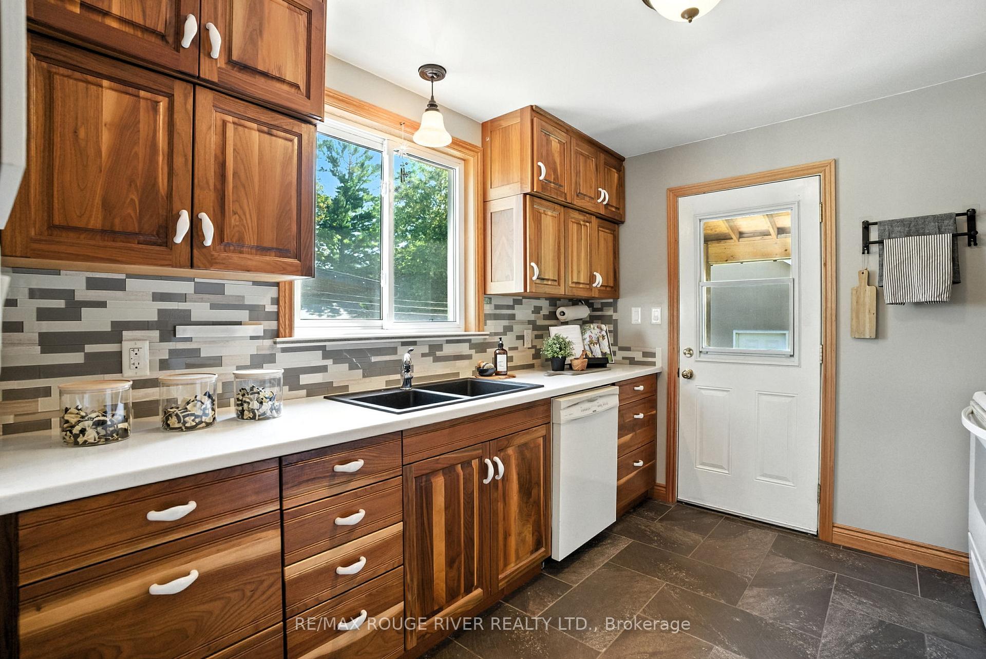 Photo 13 of 67 Orchard View Boulevard, Oshawa, Centennial — HOMEH