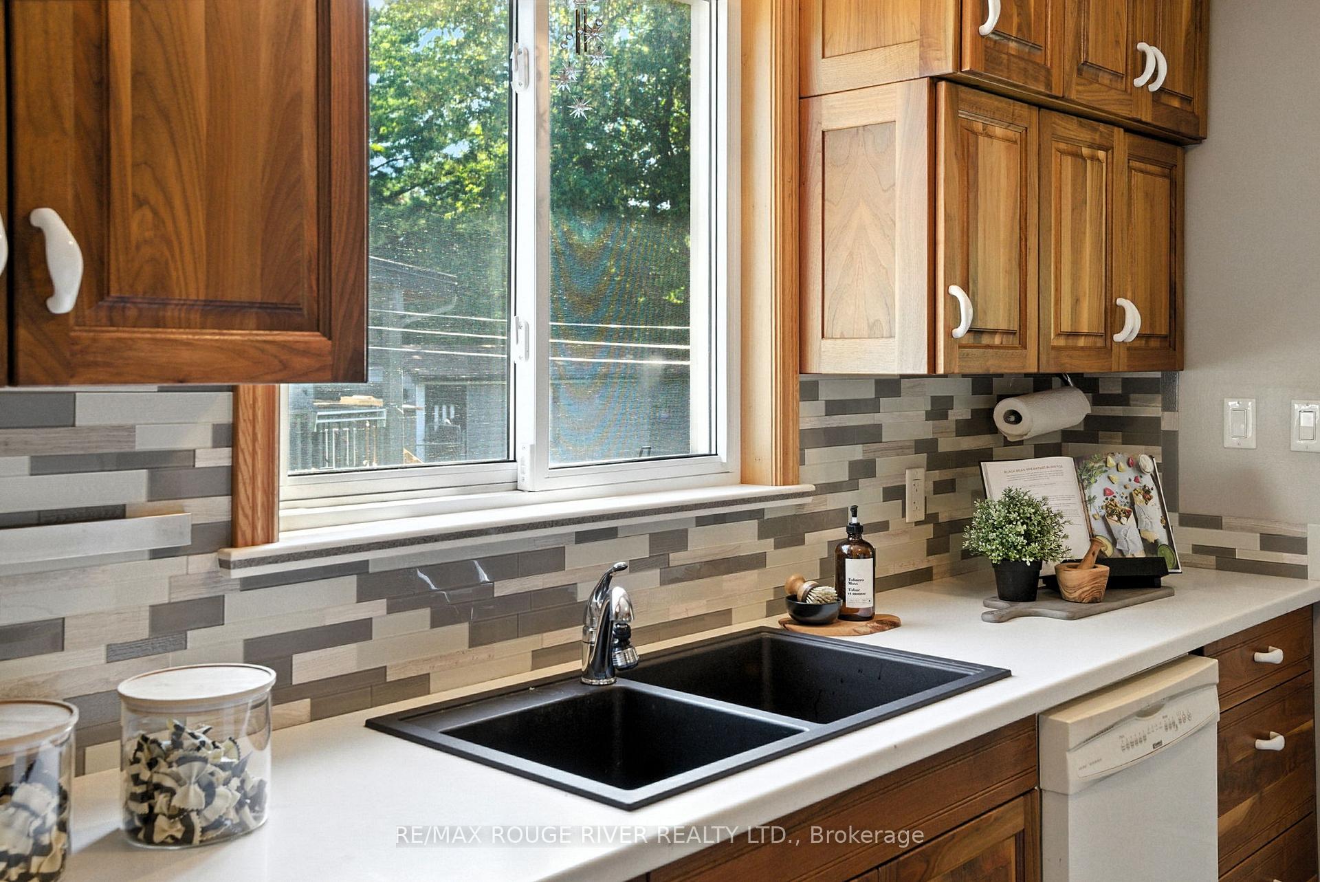 Photo 14 of 67 Orchard View Boulevard, Oshawa, Centennial — HOMEH
