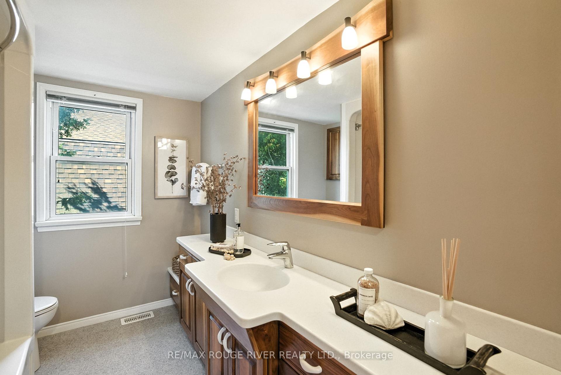 Photo 25 of 67 Orchard View Boulevard, Oshawa, Centennial — HOMEH