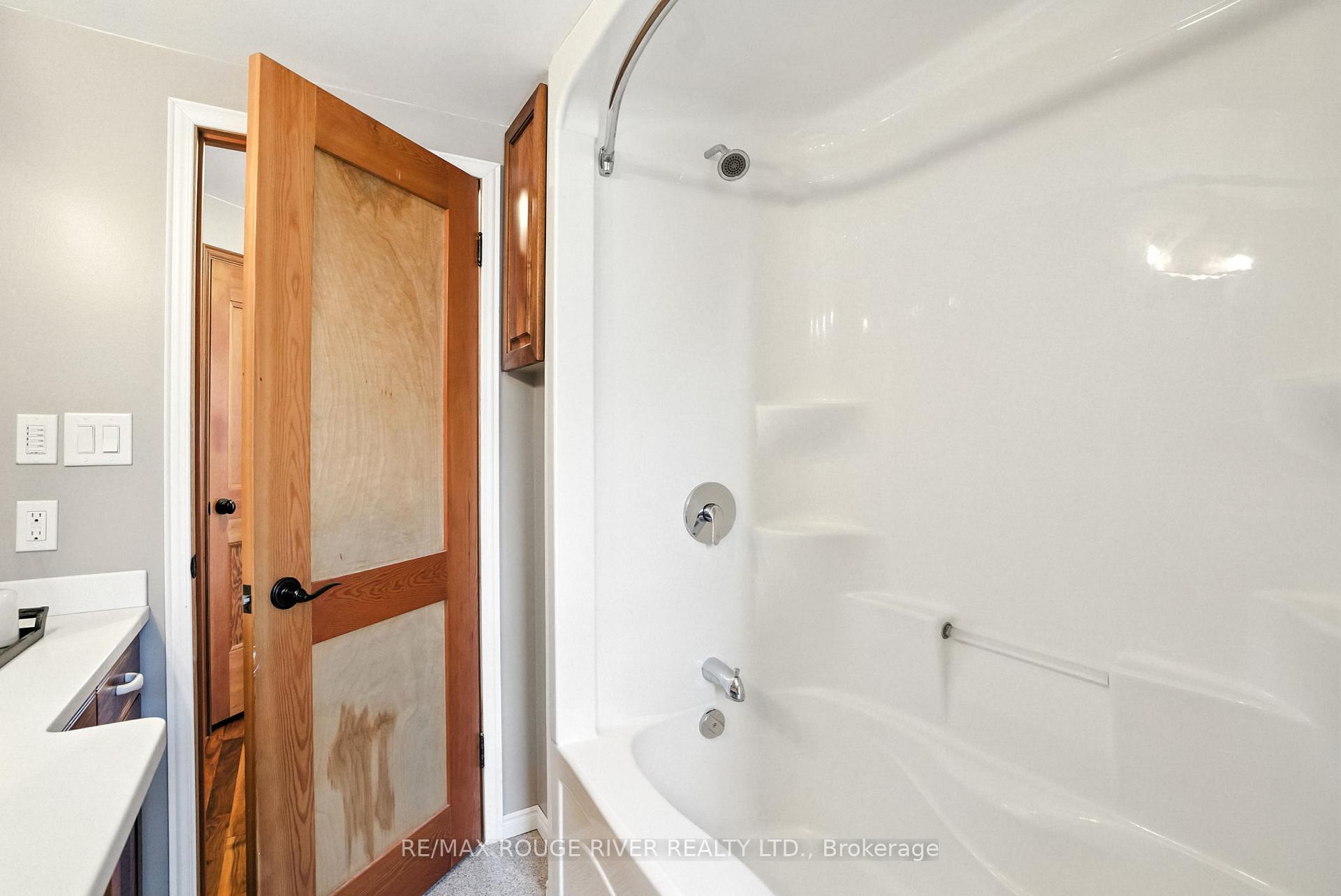 Photo 26 of 67 Orchard View Boulevard, Oshawa, Centennial — HOMEH