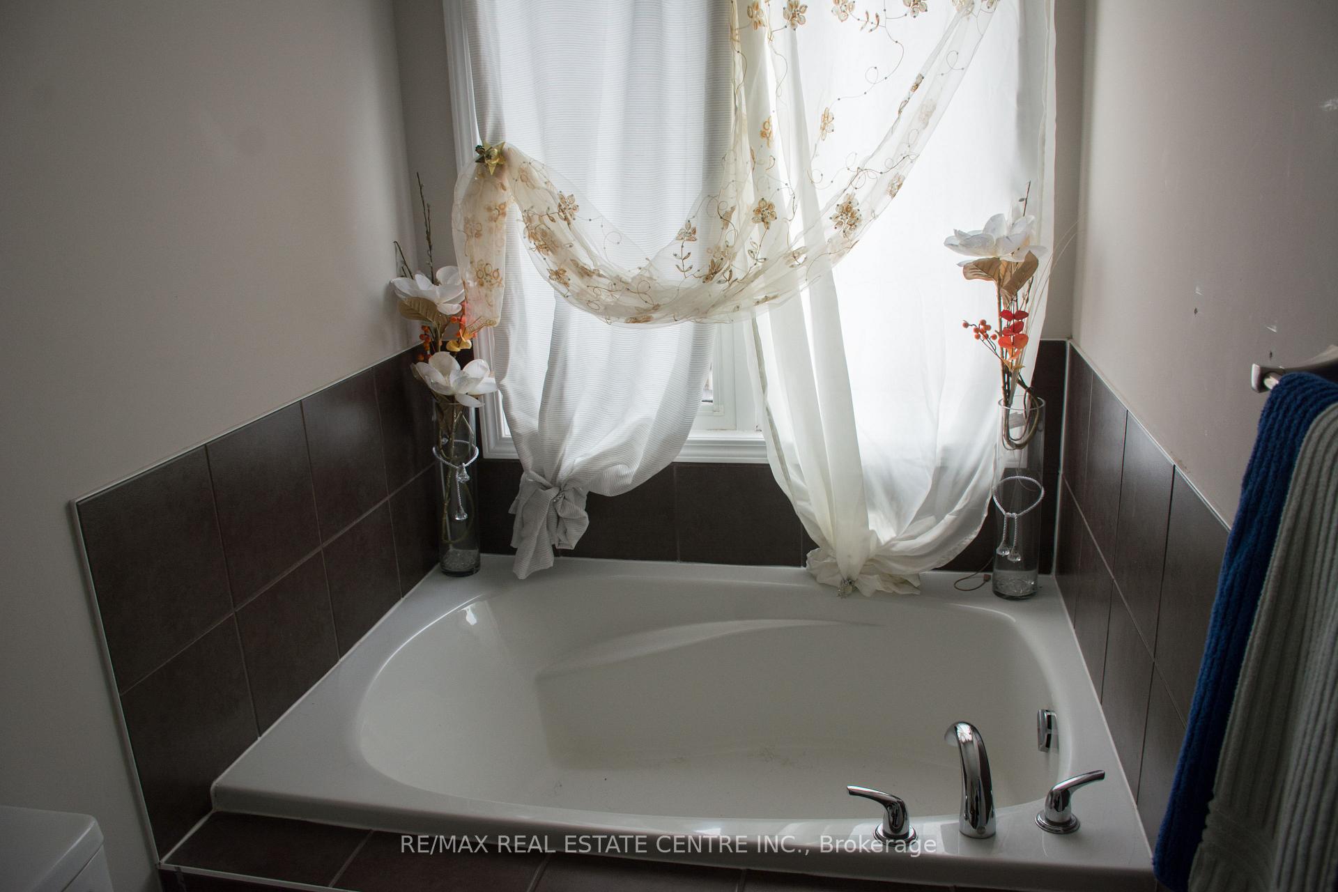 Photo 8 of 448 Tonelli Lane, Milton, Harrison — HOMEH