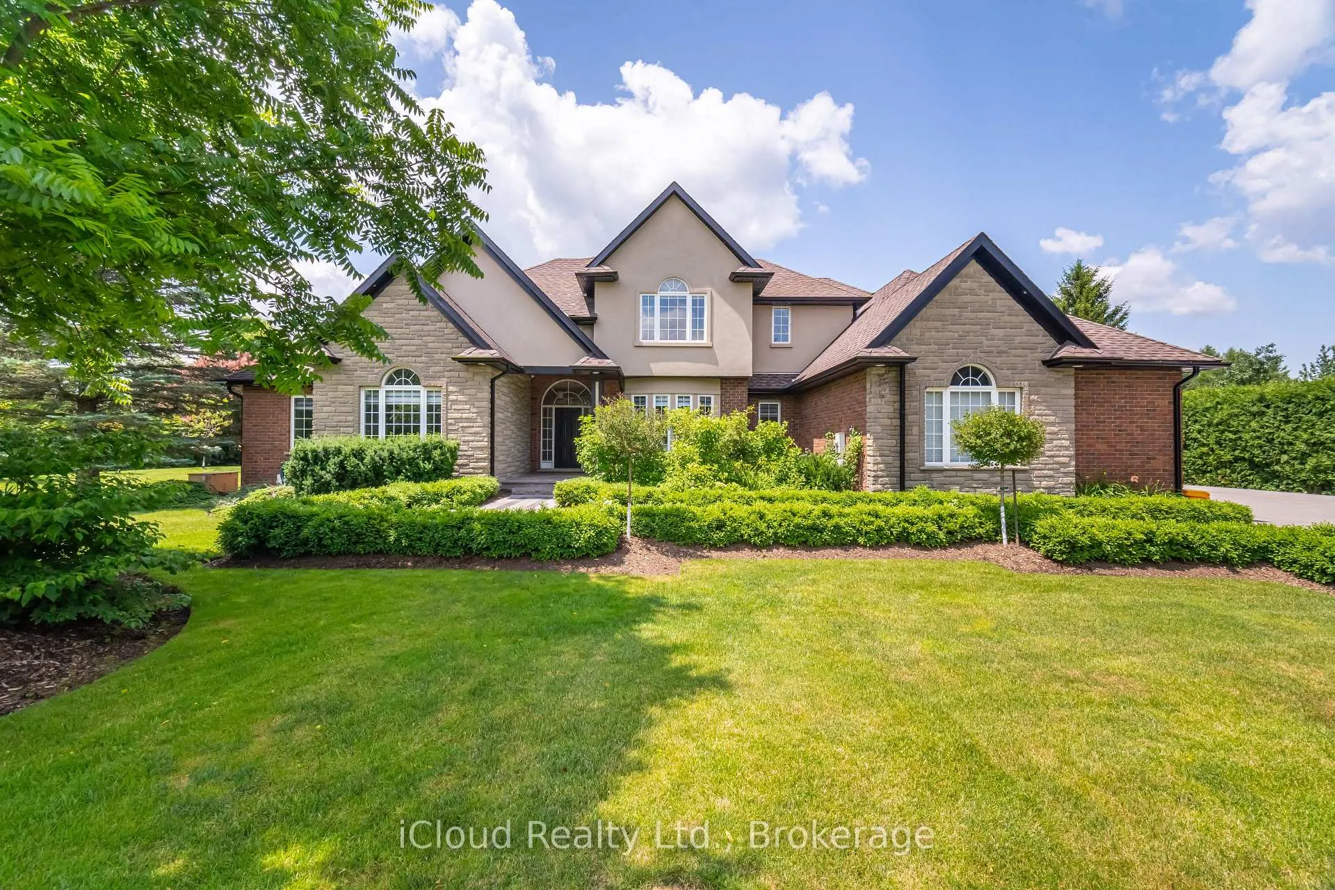 Front of 4 Deer View Ridge