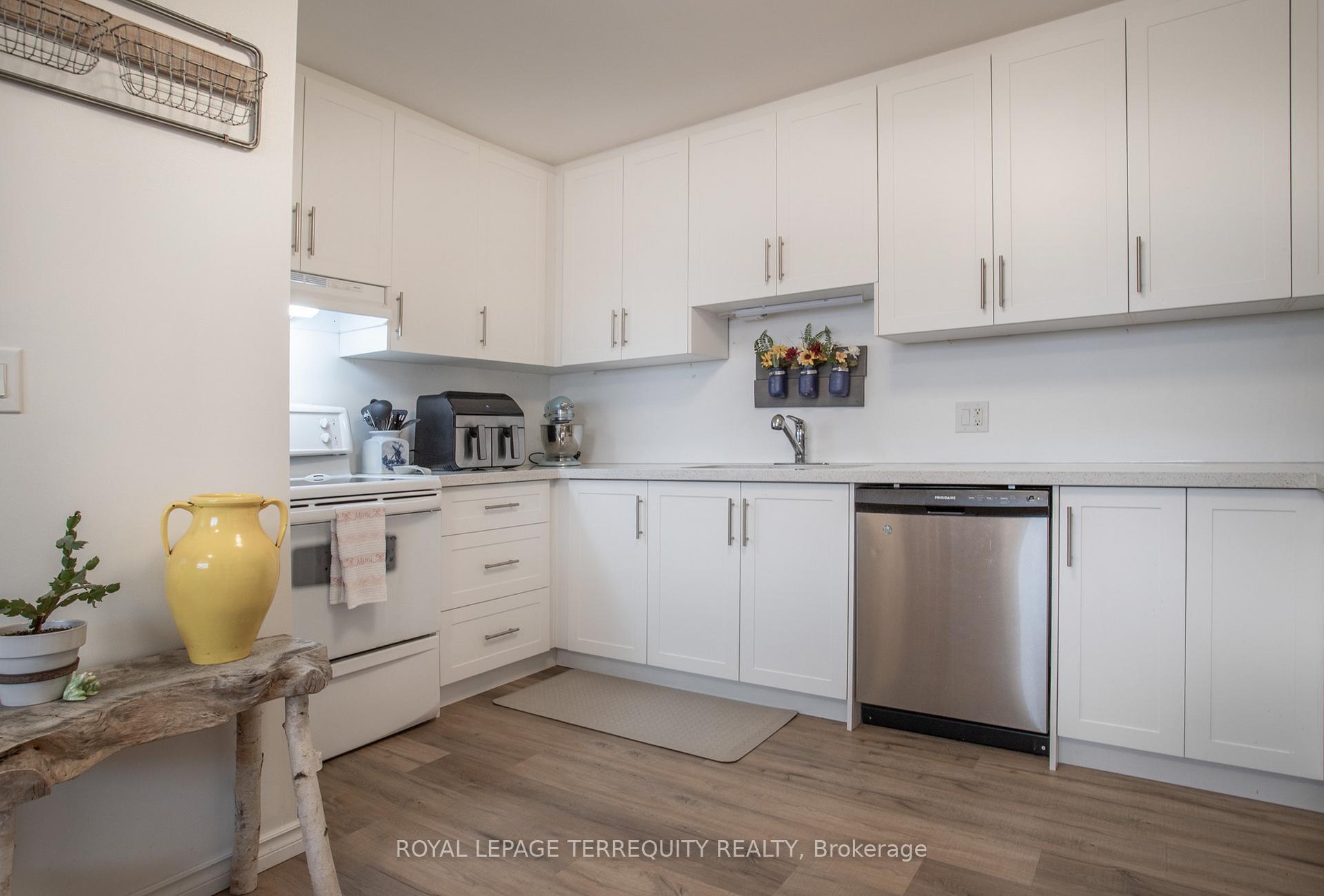 Photo 6 of Unit Main, 406 Oshawa Boulevard N, Oshawa, O'Neill — HOMEH